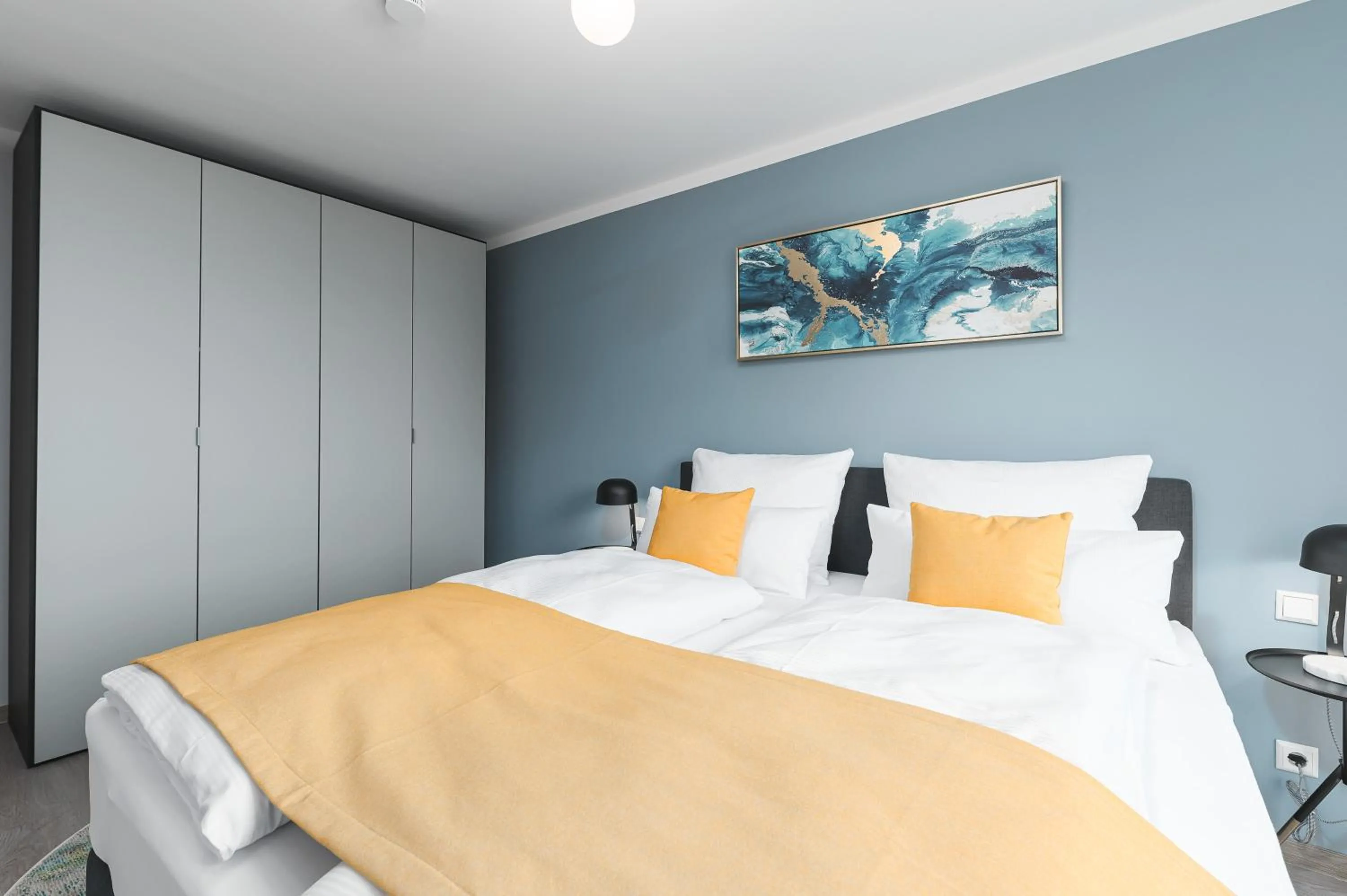 DELUXE APARTMENT 2 Schlafzimmer - Aufzug - kostenlos Parken - Balkon - Messe Flughafen