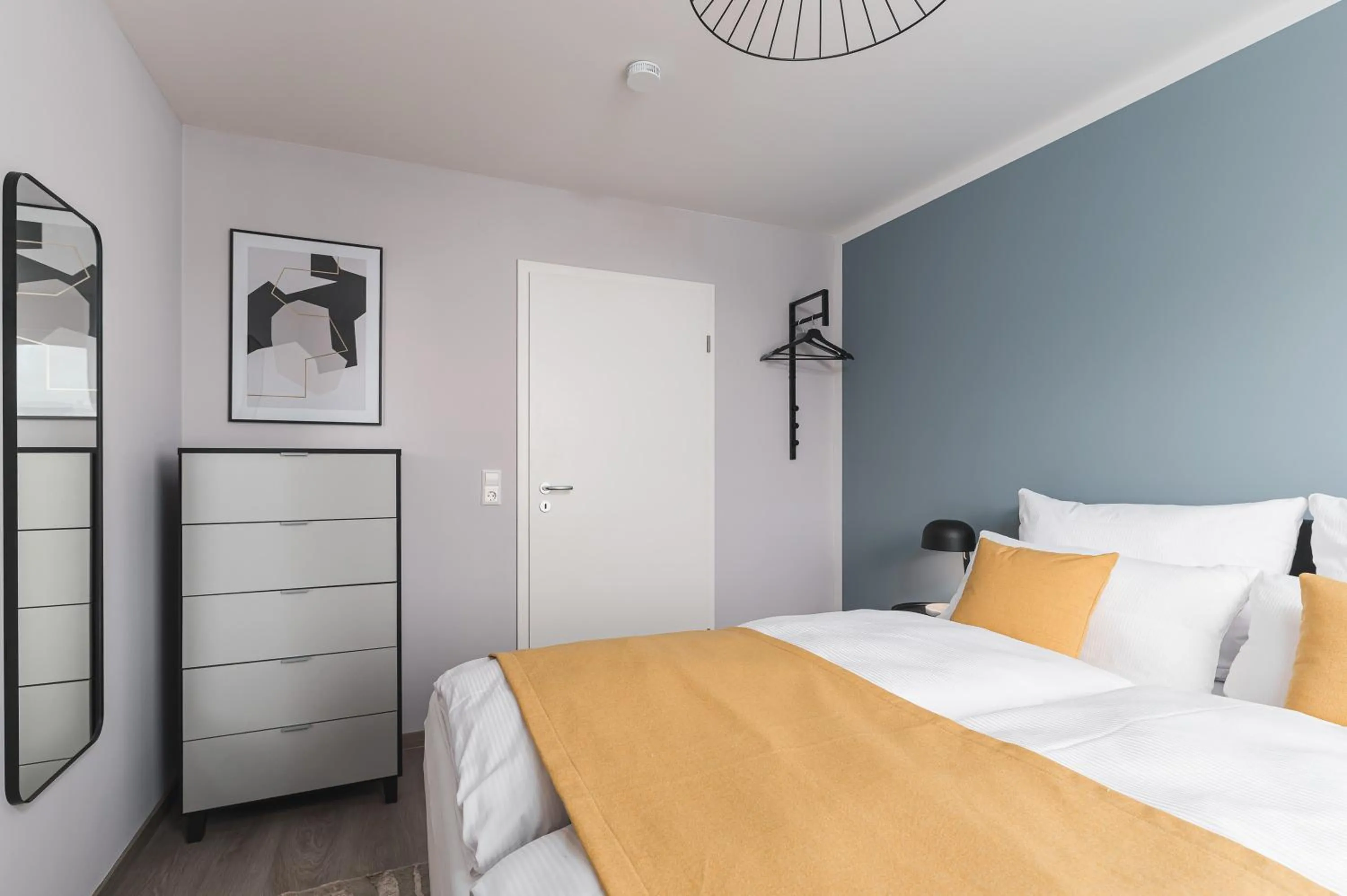 DELUXE APARTMENT 2 Schlafzimmer - Aufzug - kostenlos Parken - Balkon - Messe Flughafen