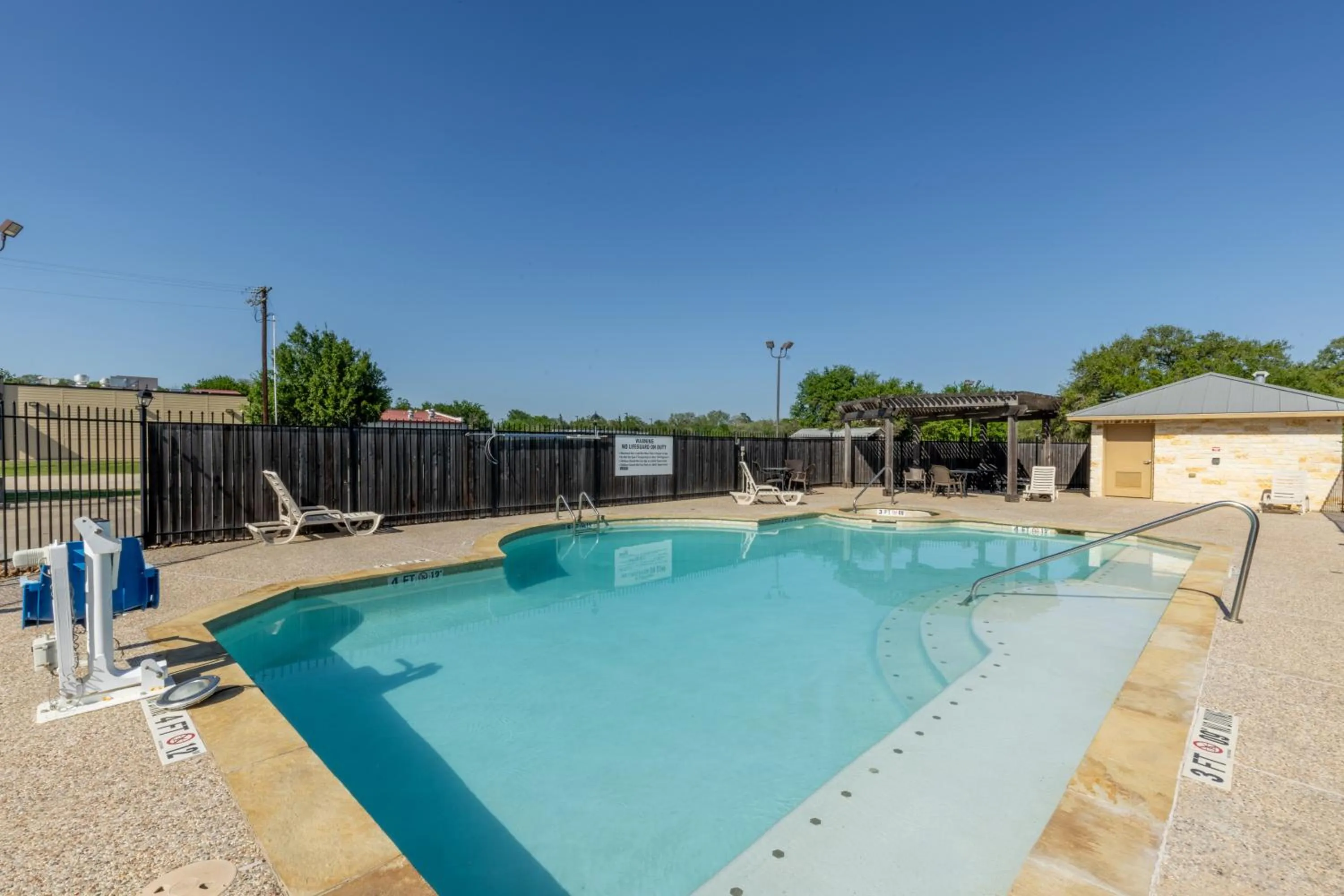 Swimming pool in Hotel Texas Hallettsville