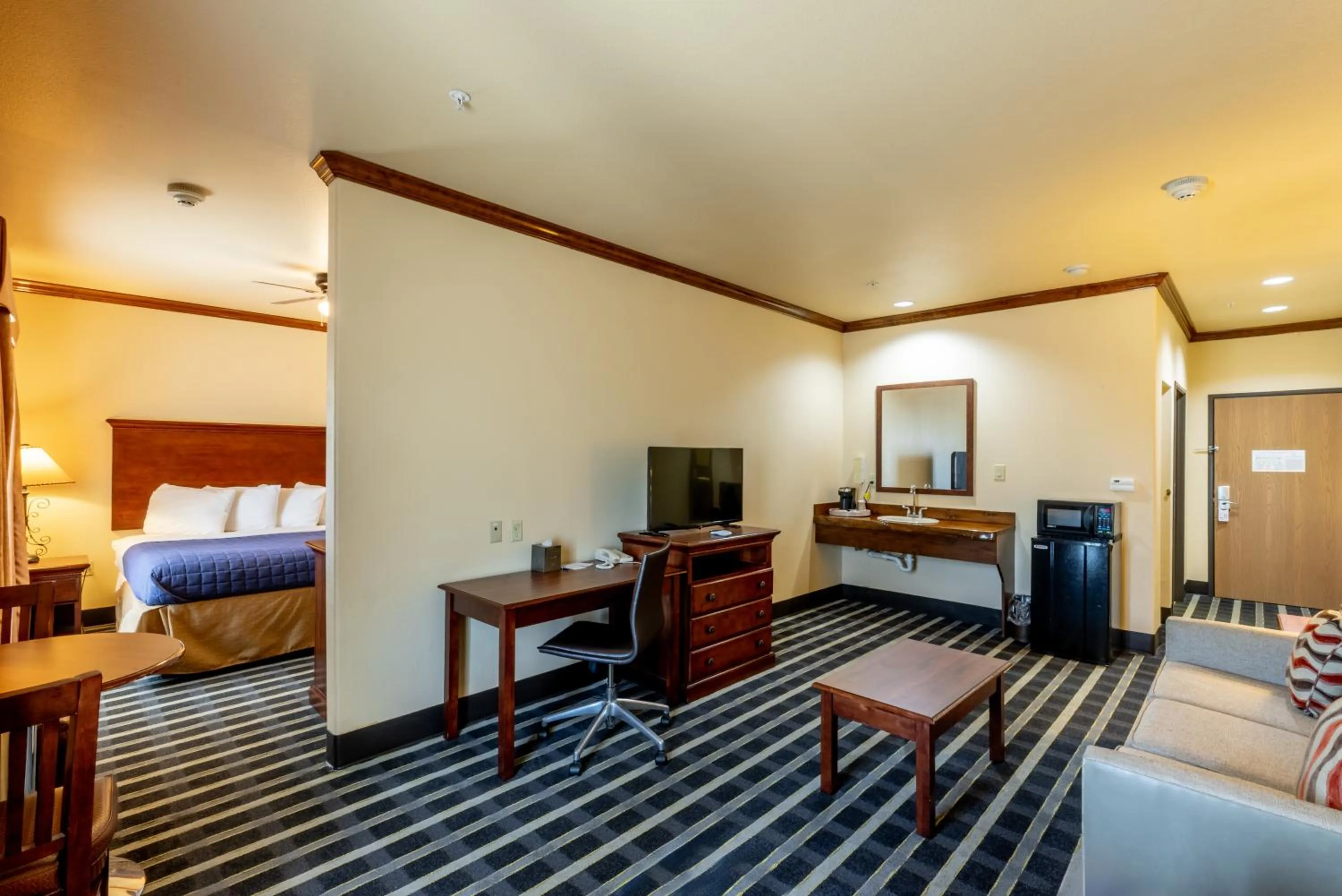 Bed in Hotel Texas Hallettsville