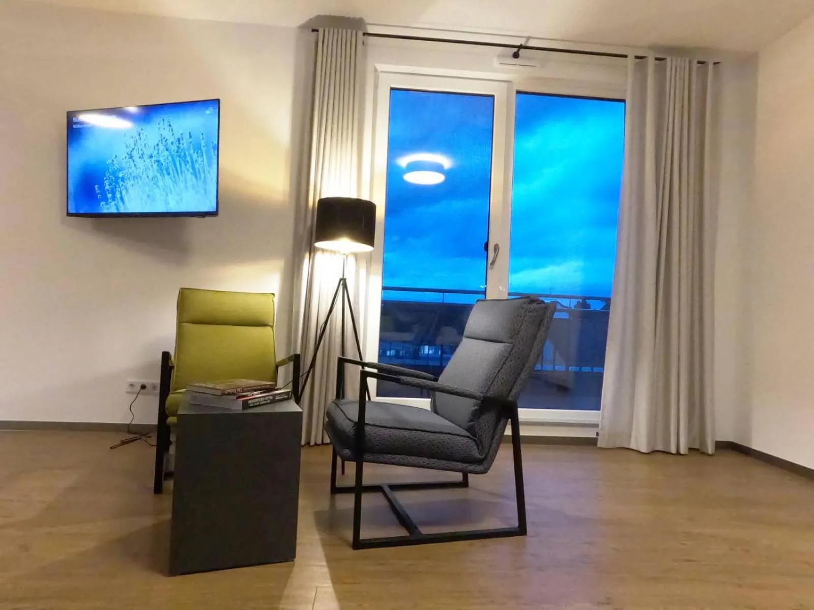 TV and multimedia in Fair n Square Hotel 24 Stunden Self-Check In