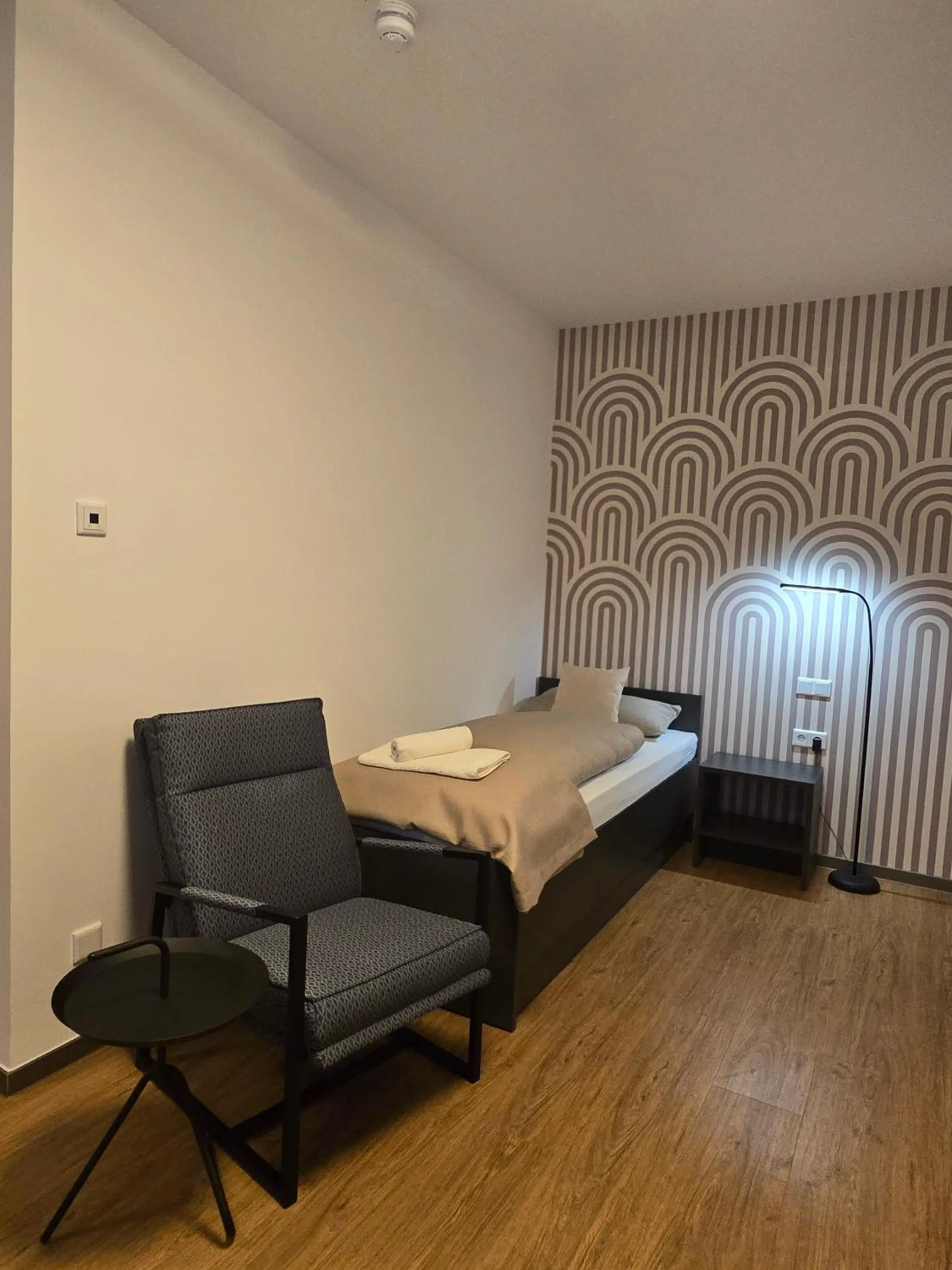 Seating area, Bed in Fair n Square Hotel 24 Stunden Self-Check In