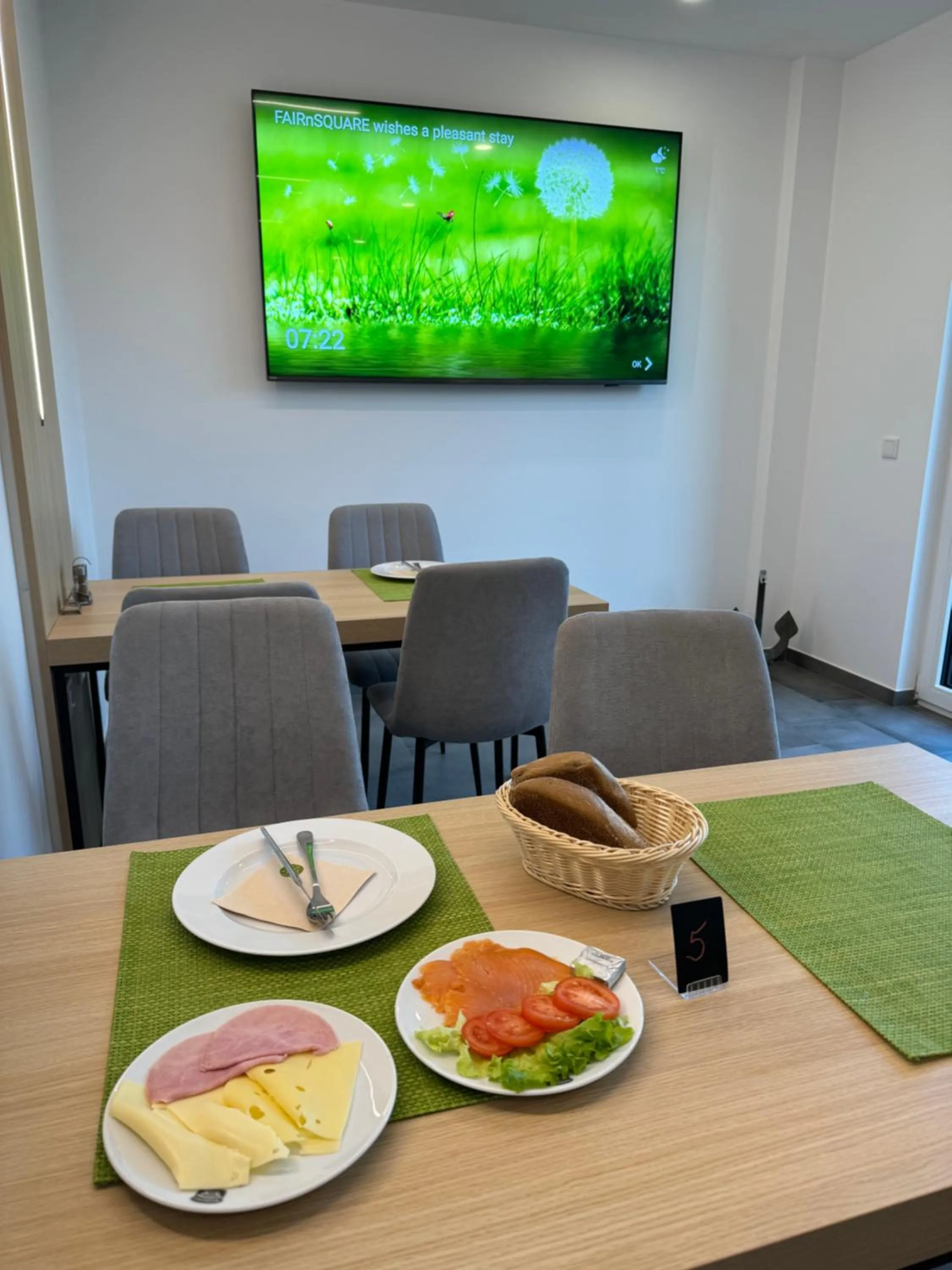 Food and drinks in Fair n Square Hotel 24 Stunden Self-Check In