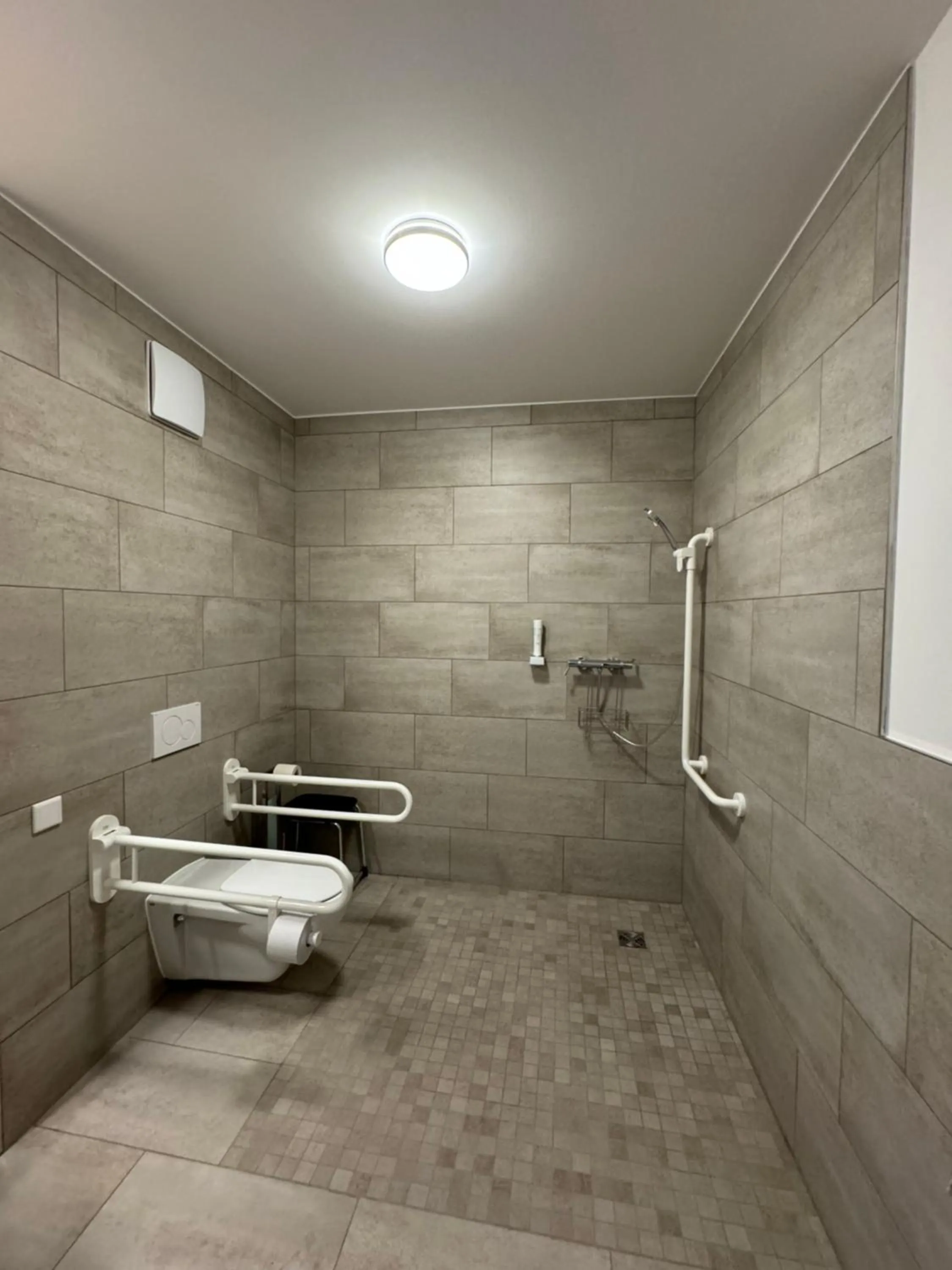 Shower in Fair n Square Hotel 24 Stunden Self-Check In