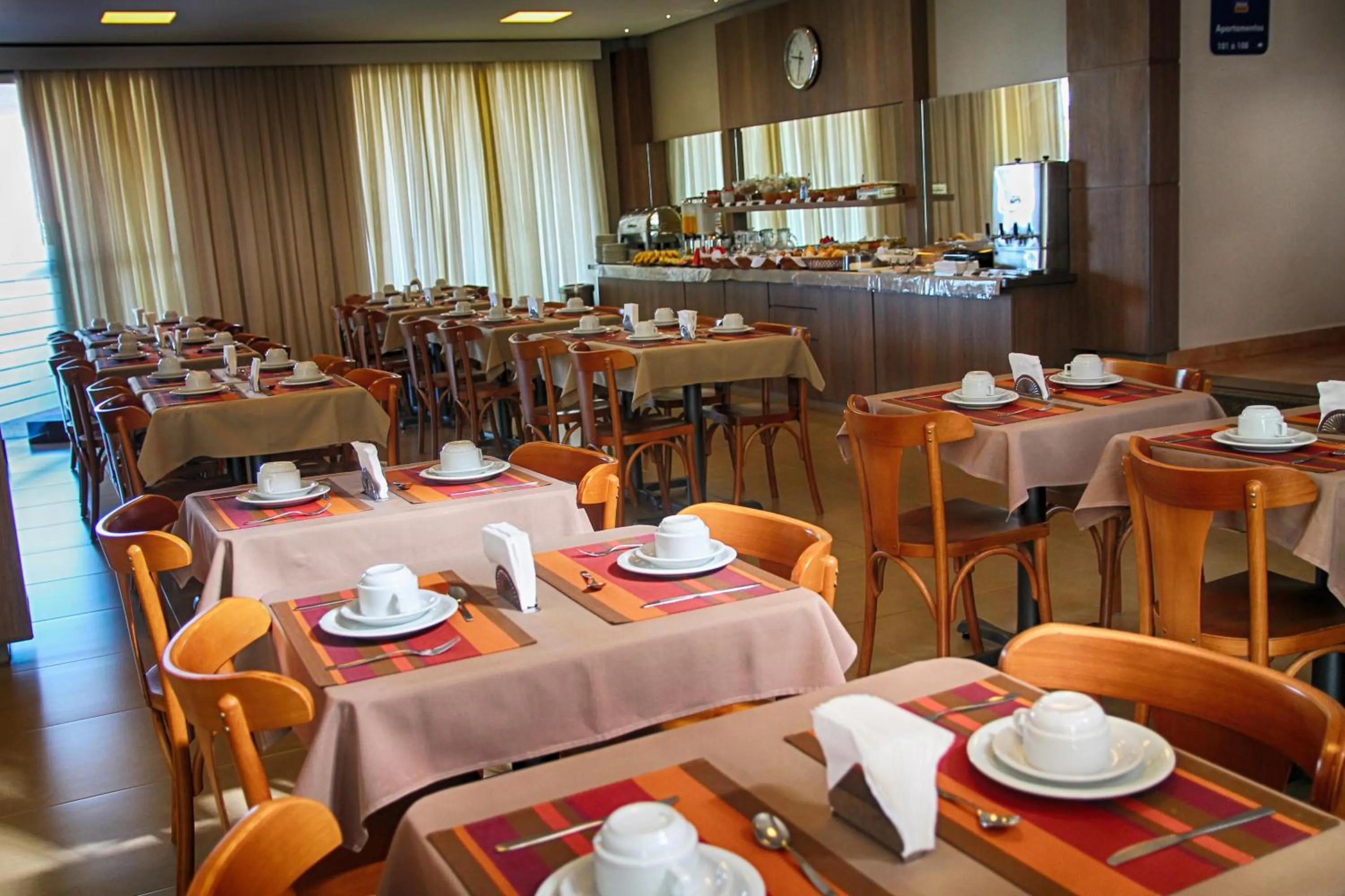 Communal lounge/ TV room in Orion Inn Hotel