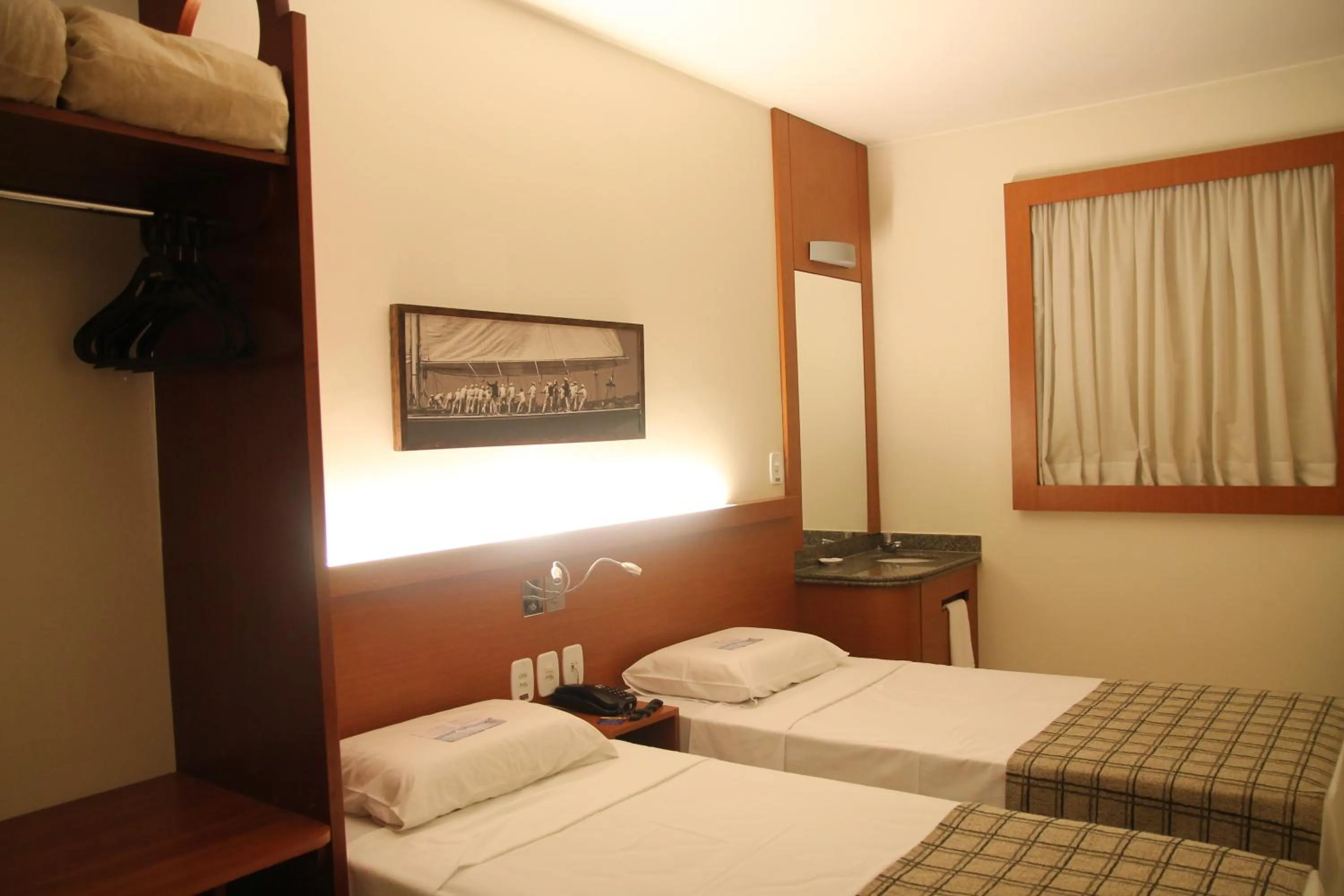 Photo of the whole room, Bed in Orion Inn Hotel