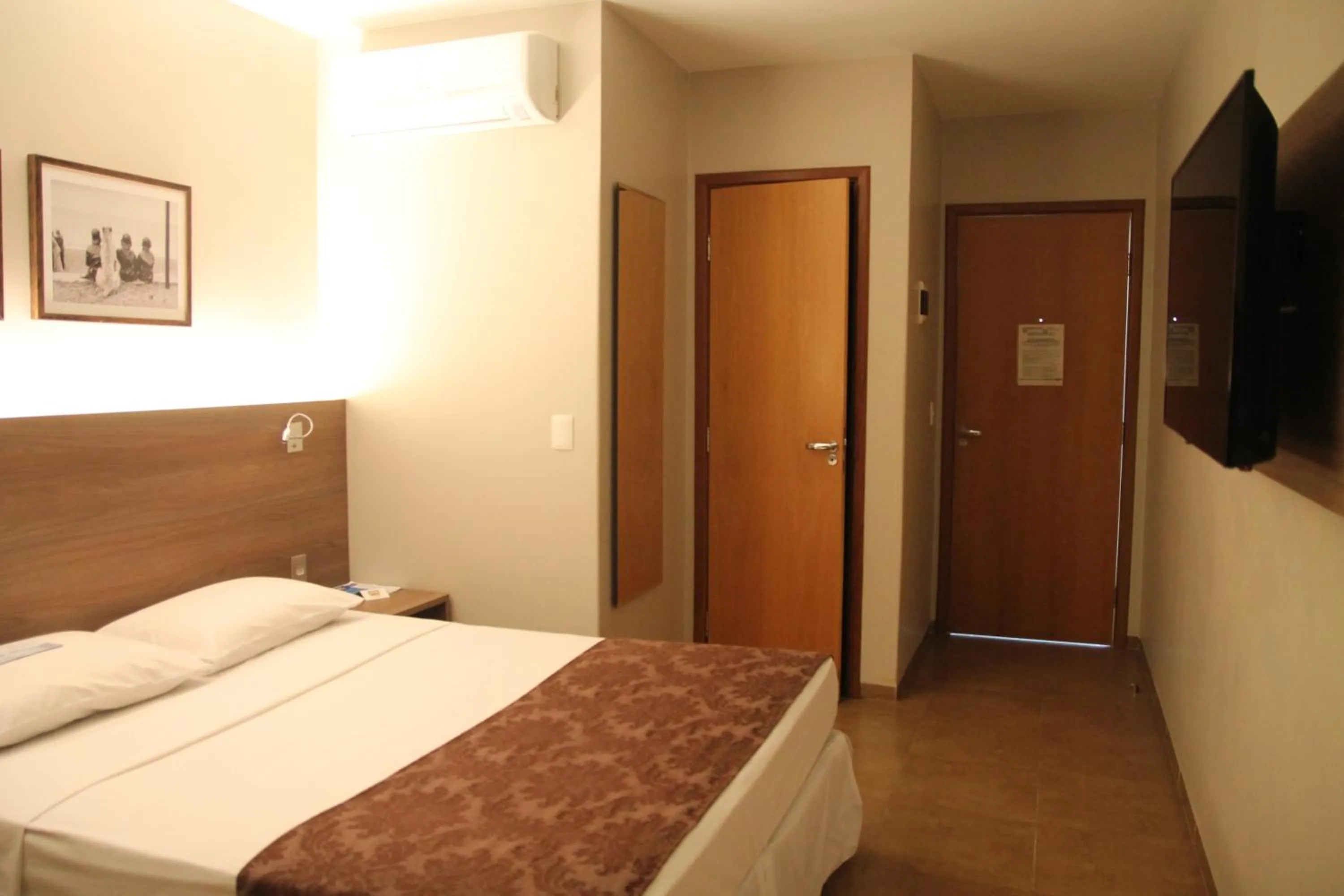 Photo of the whole room, Bed in Orion Inn Hotel