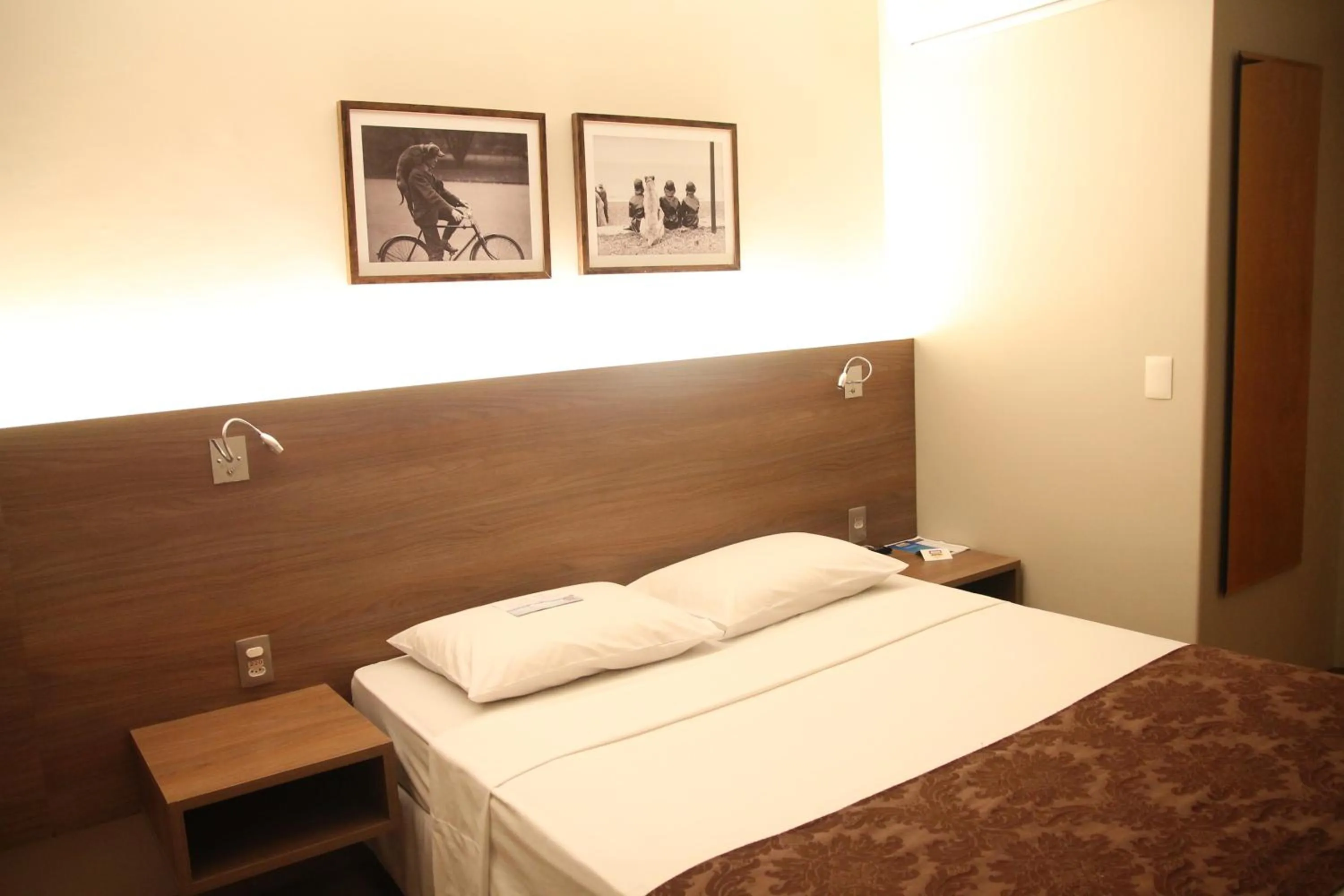 Decorative detail, Bed in Orion Inn Hotel