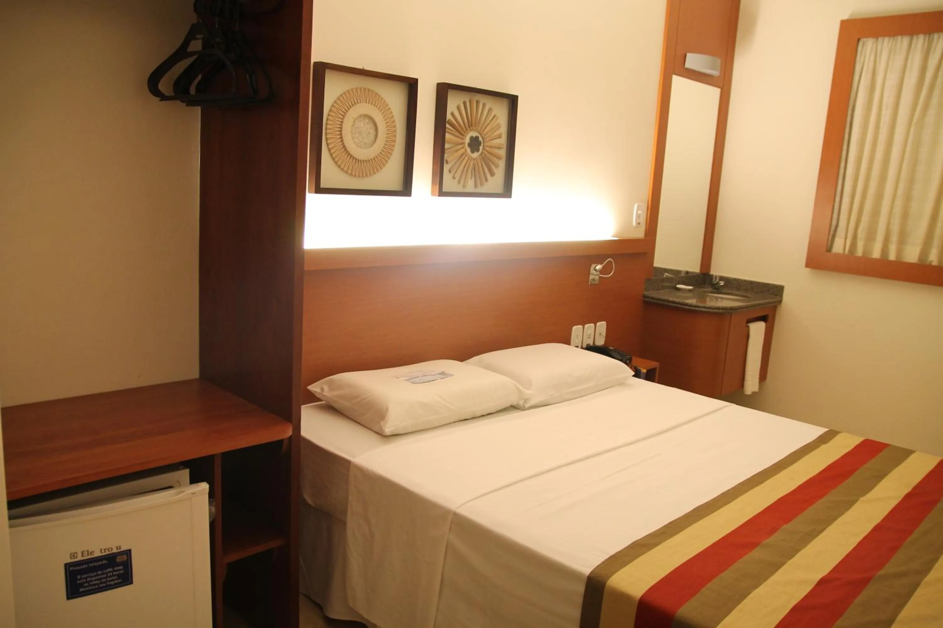 Photo of the whole room, Bed in Orion Inn Hotel