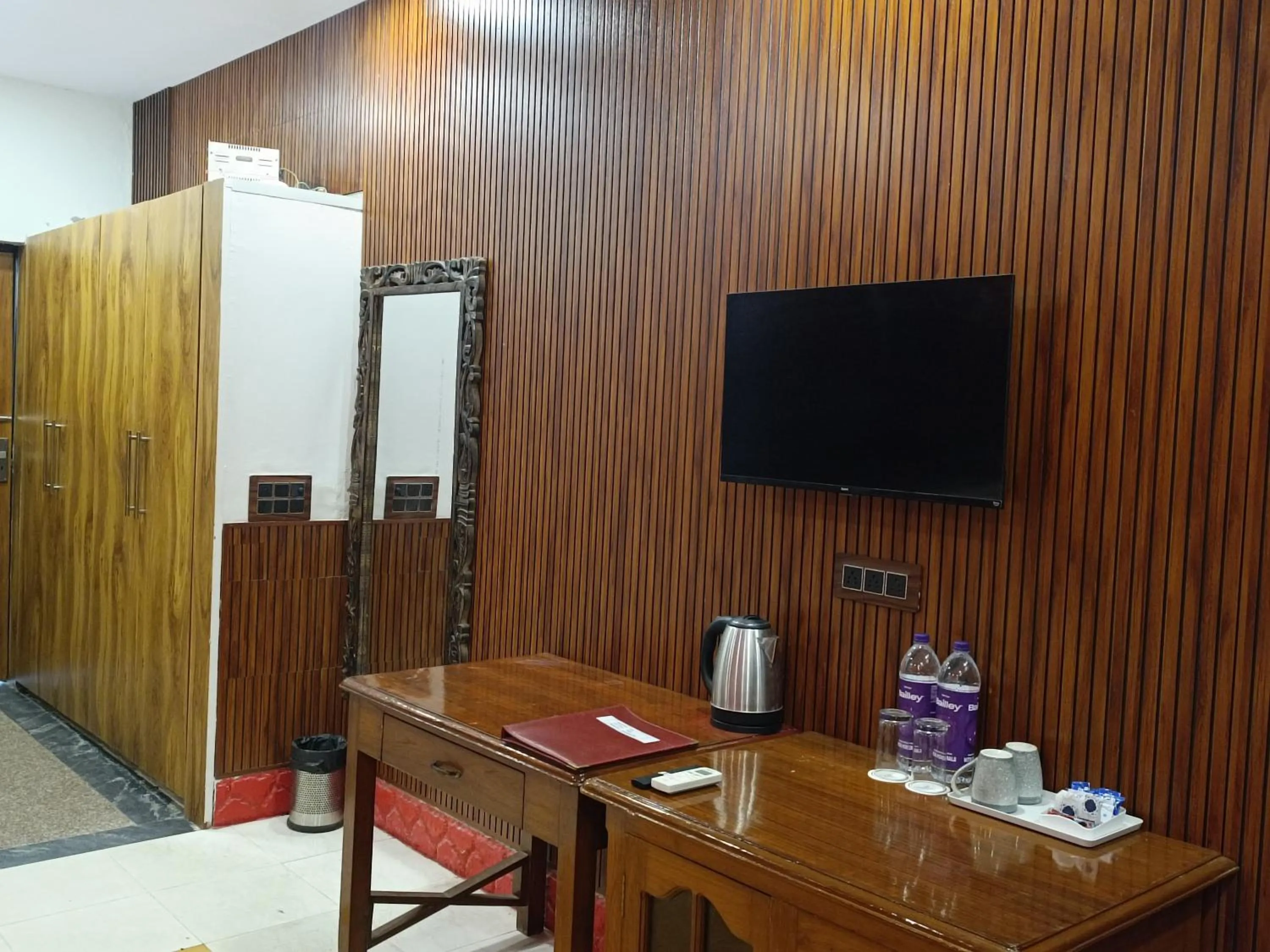 Communal lounge/ TV room in The Grand Aurra Resorts