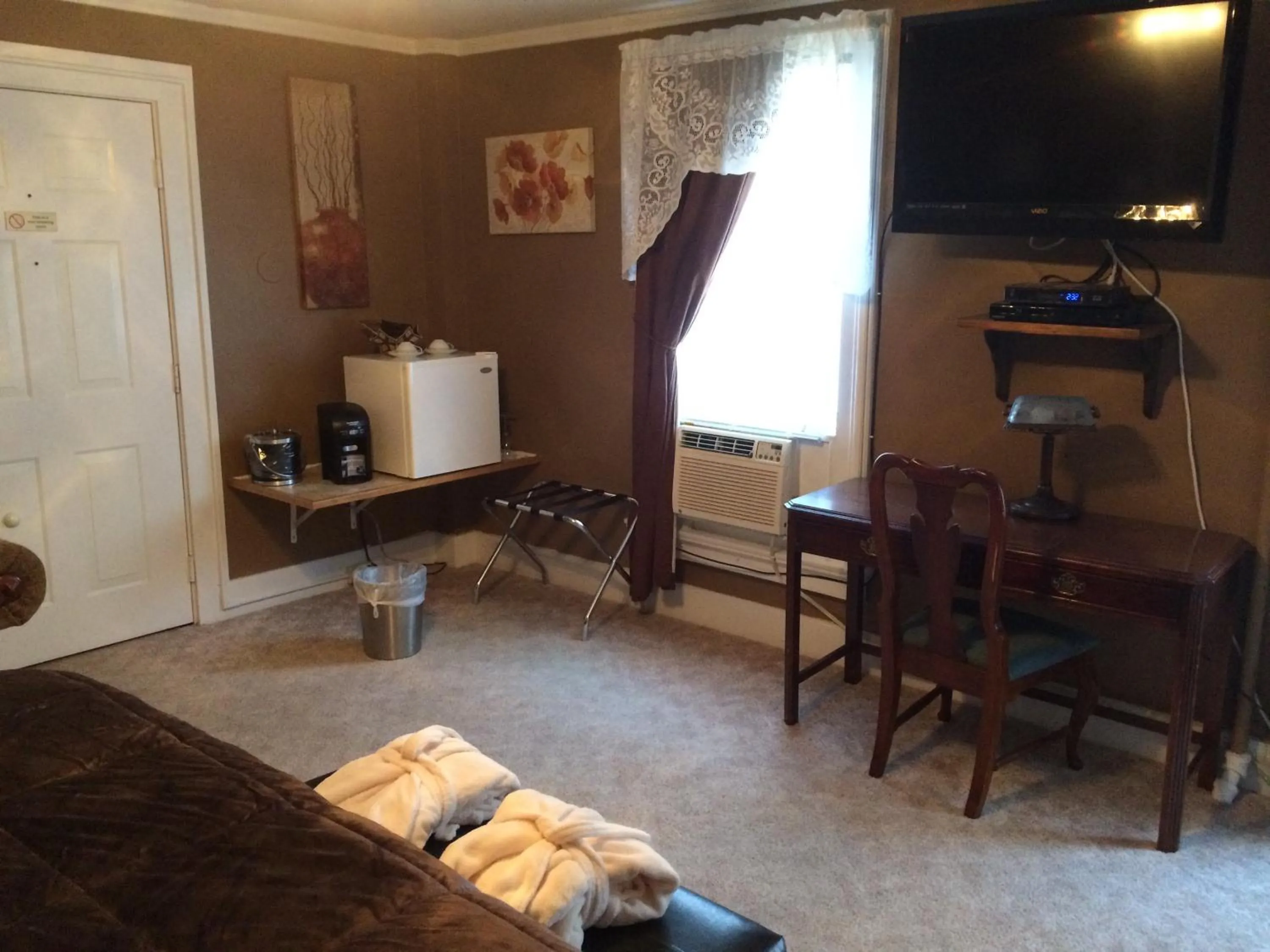 TV and multimedia in The Tunnicliff Inn