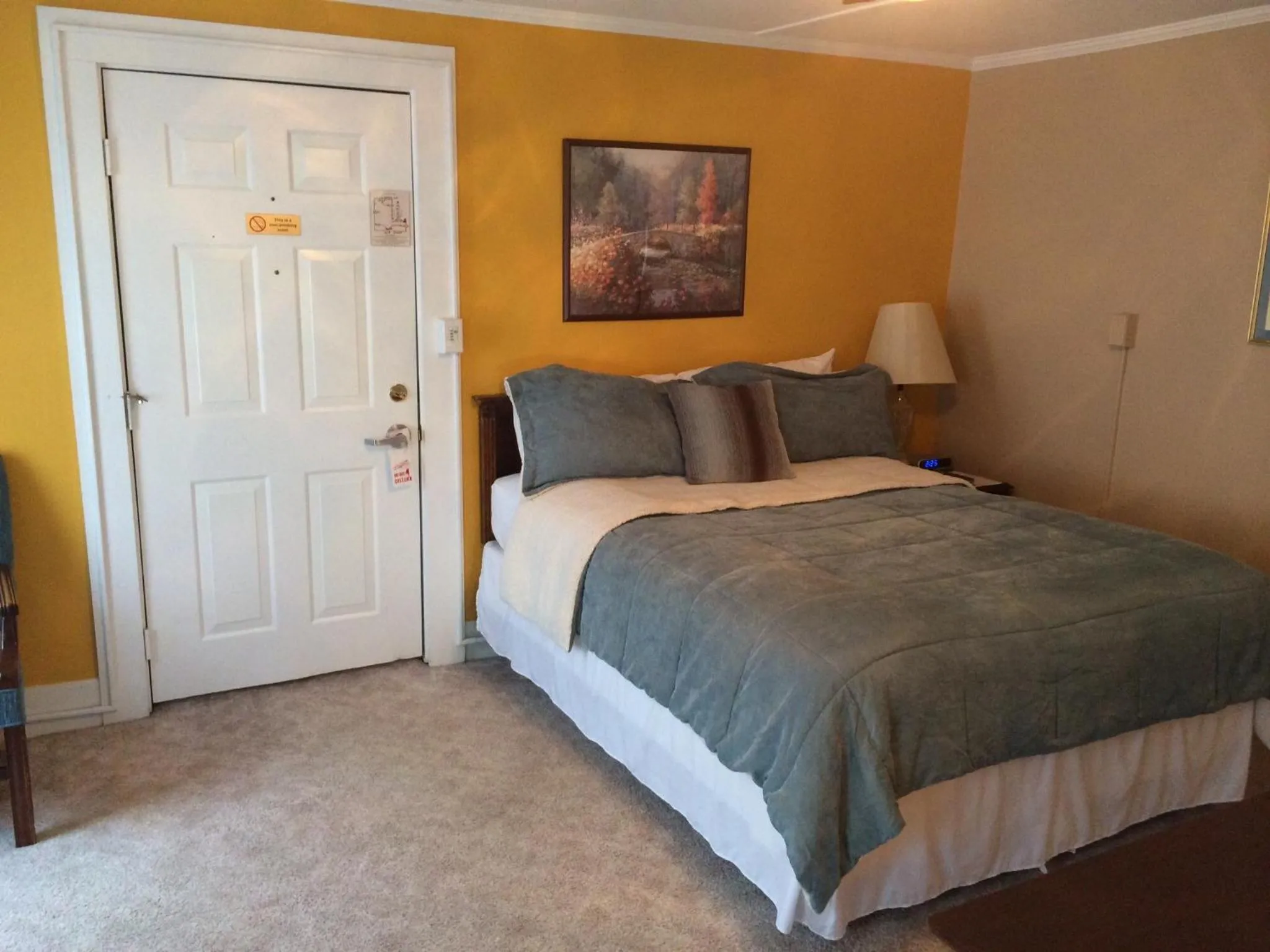 Bed in The Tunnicliff Inn