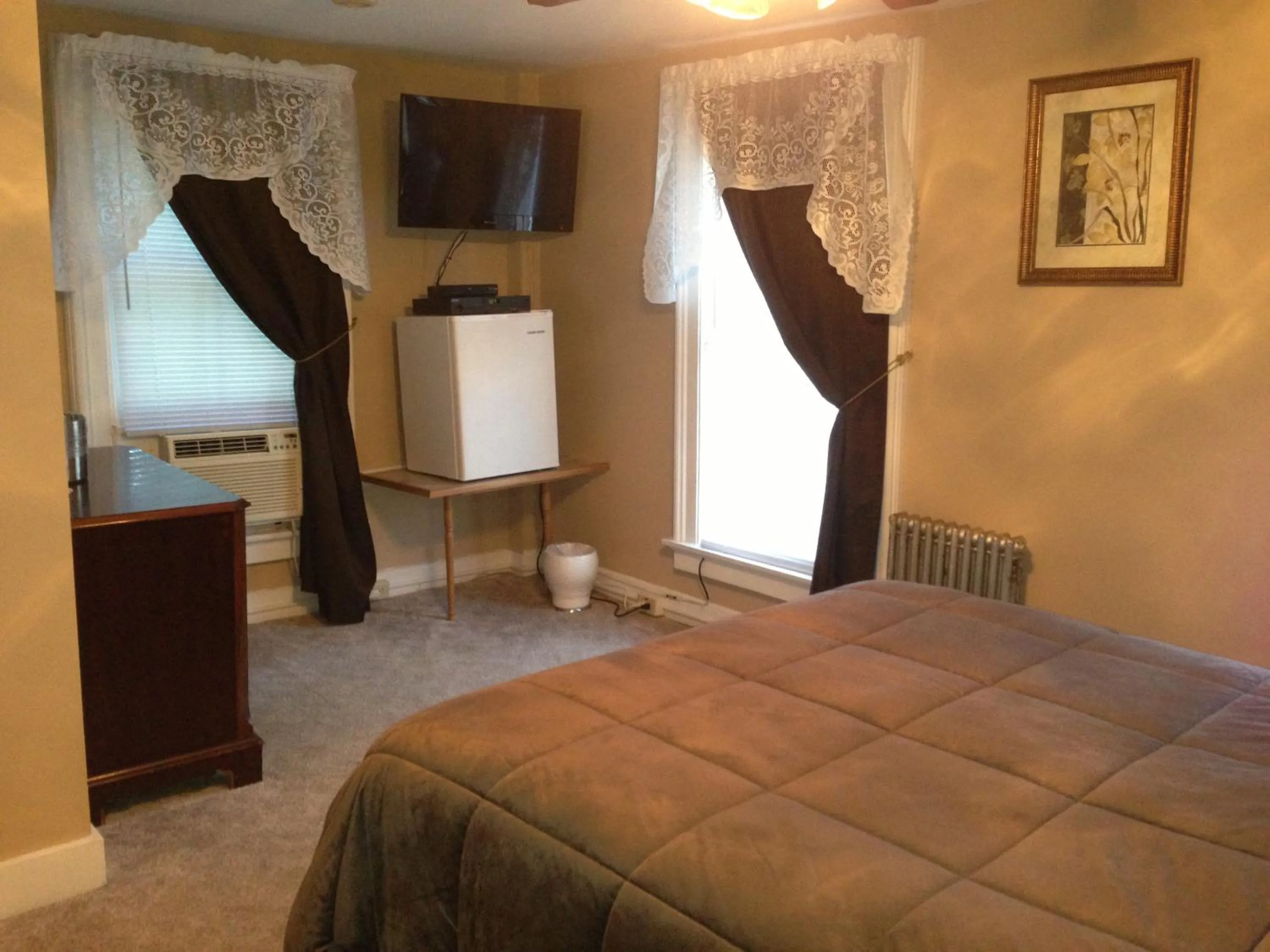 Decorative detail, Bed in The Tunnicliff Inn