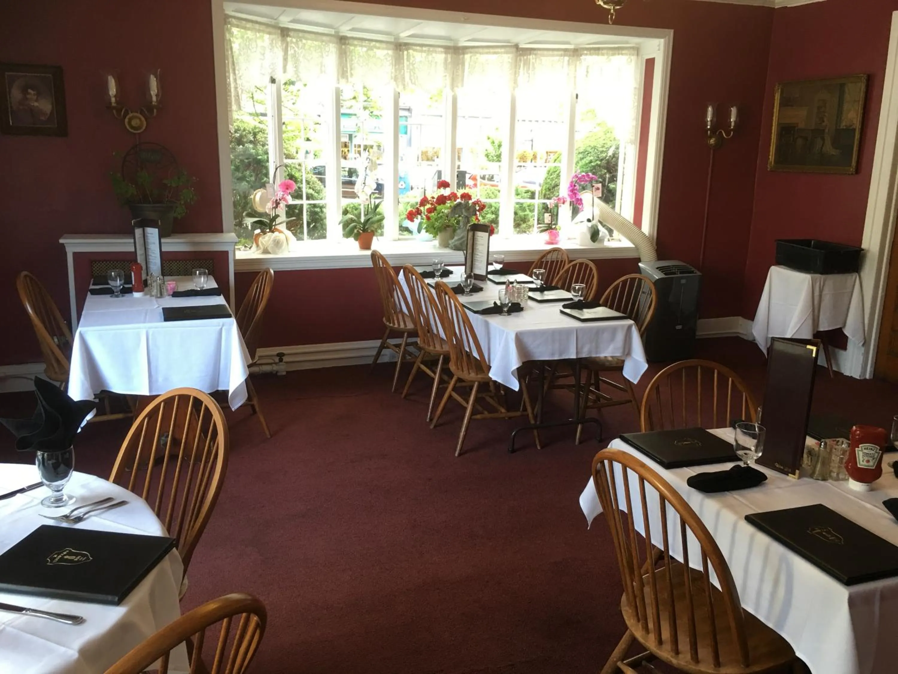 Restaurant/places to eat in The Tunnicliff Inn