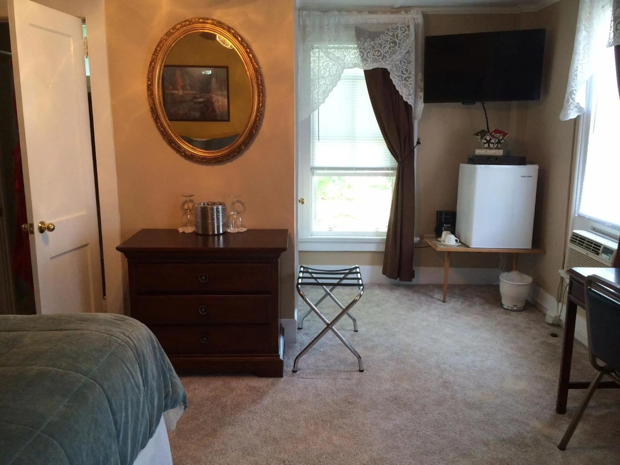 Decorative detail, Bed in The Tunnicliff Inn