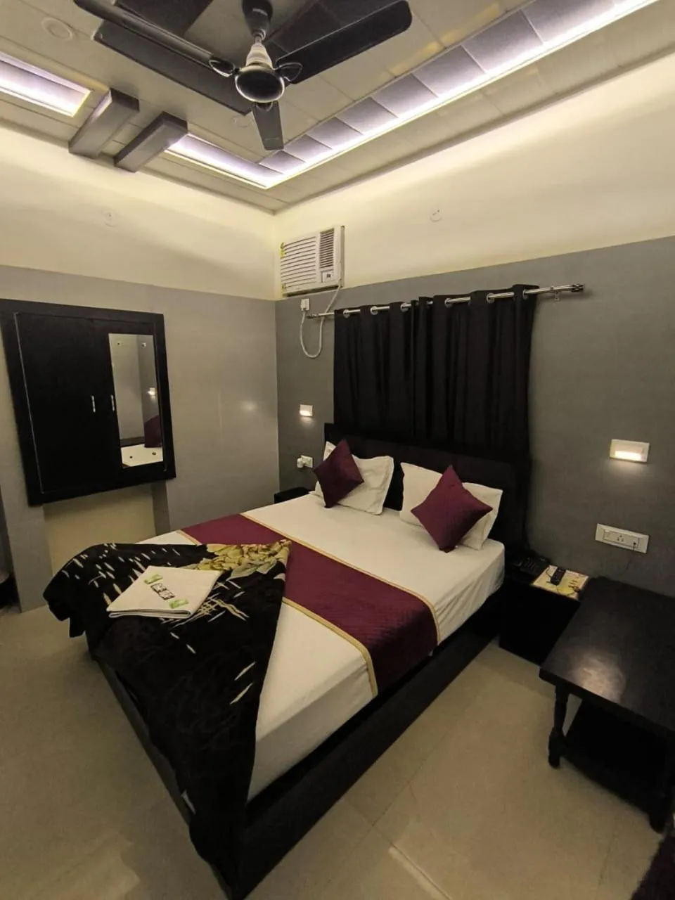 Bed in Hotel Goyal Palace