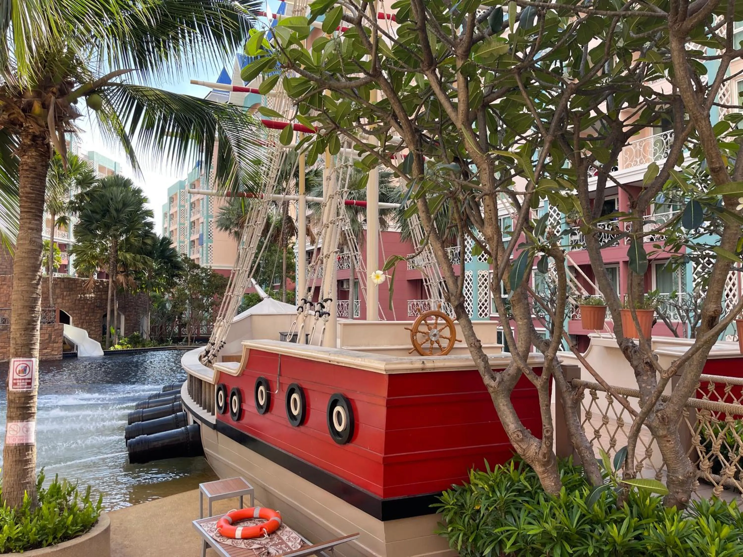 Swimming pool in Grande Caribbean Condo Resort