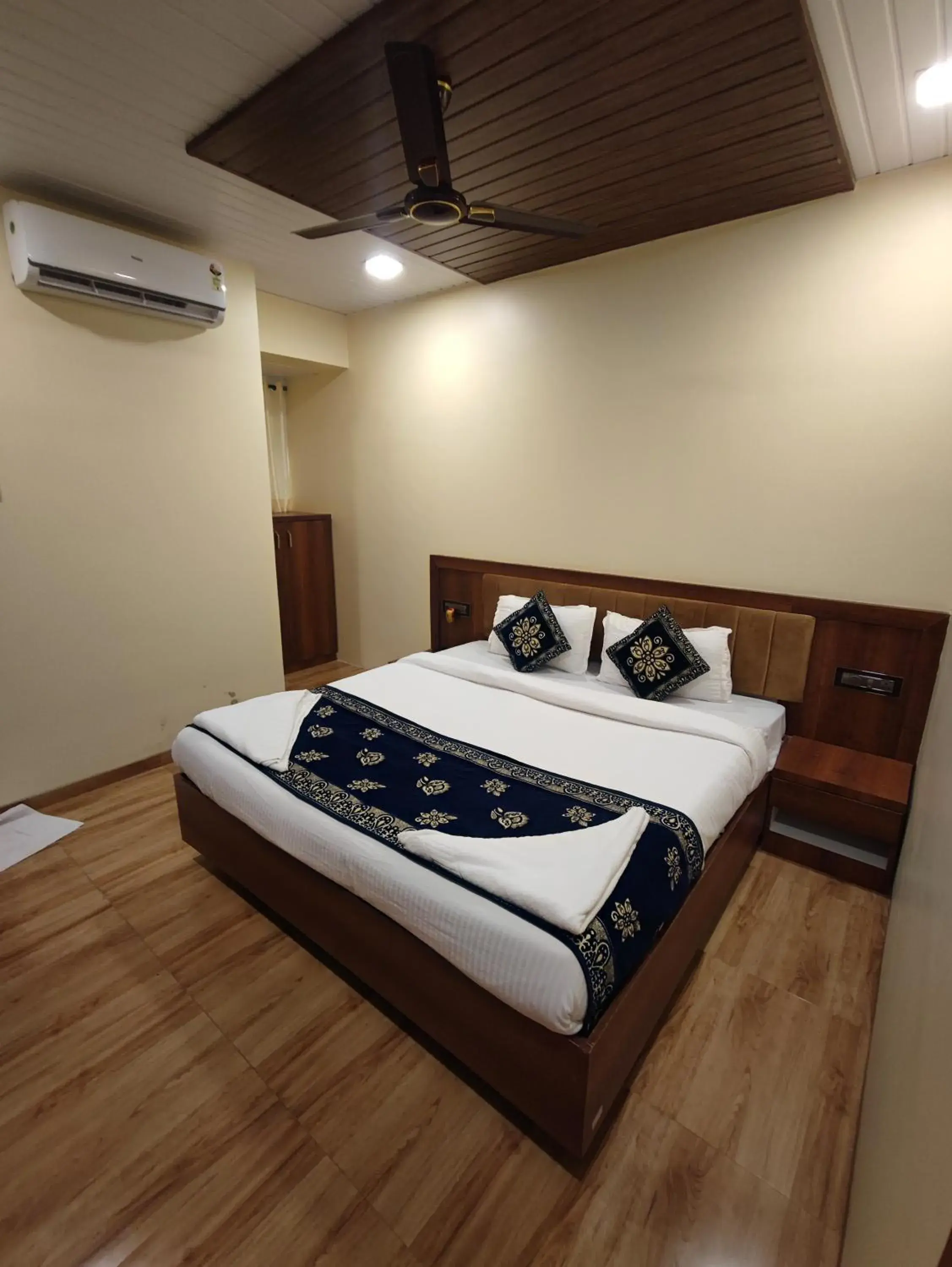 Budget Twin Room in Hotel Starlit Budget Twin Room in Hotel Starlit