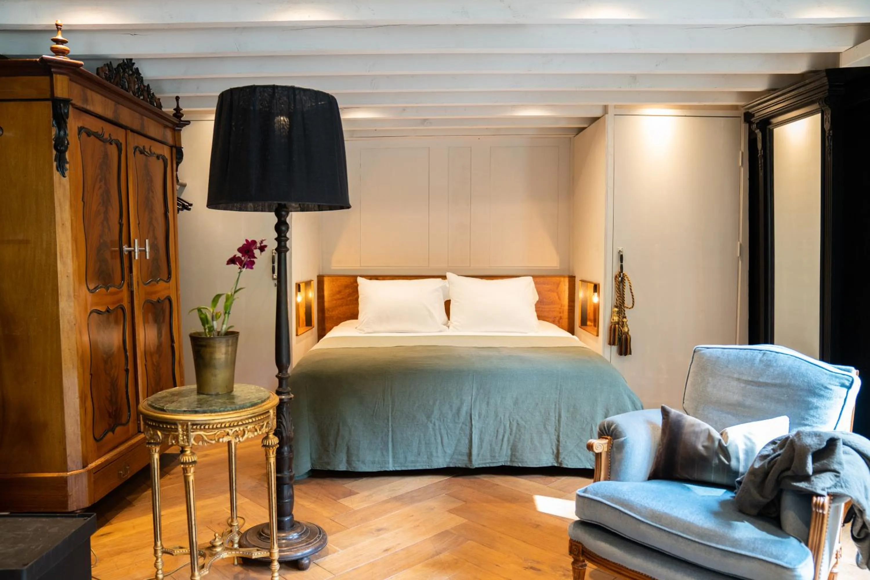 Bed in Boutique hotel Villa Trompenberg