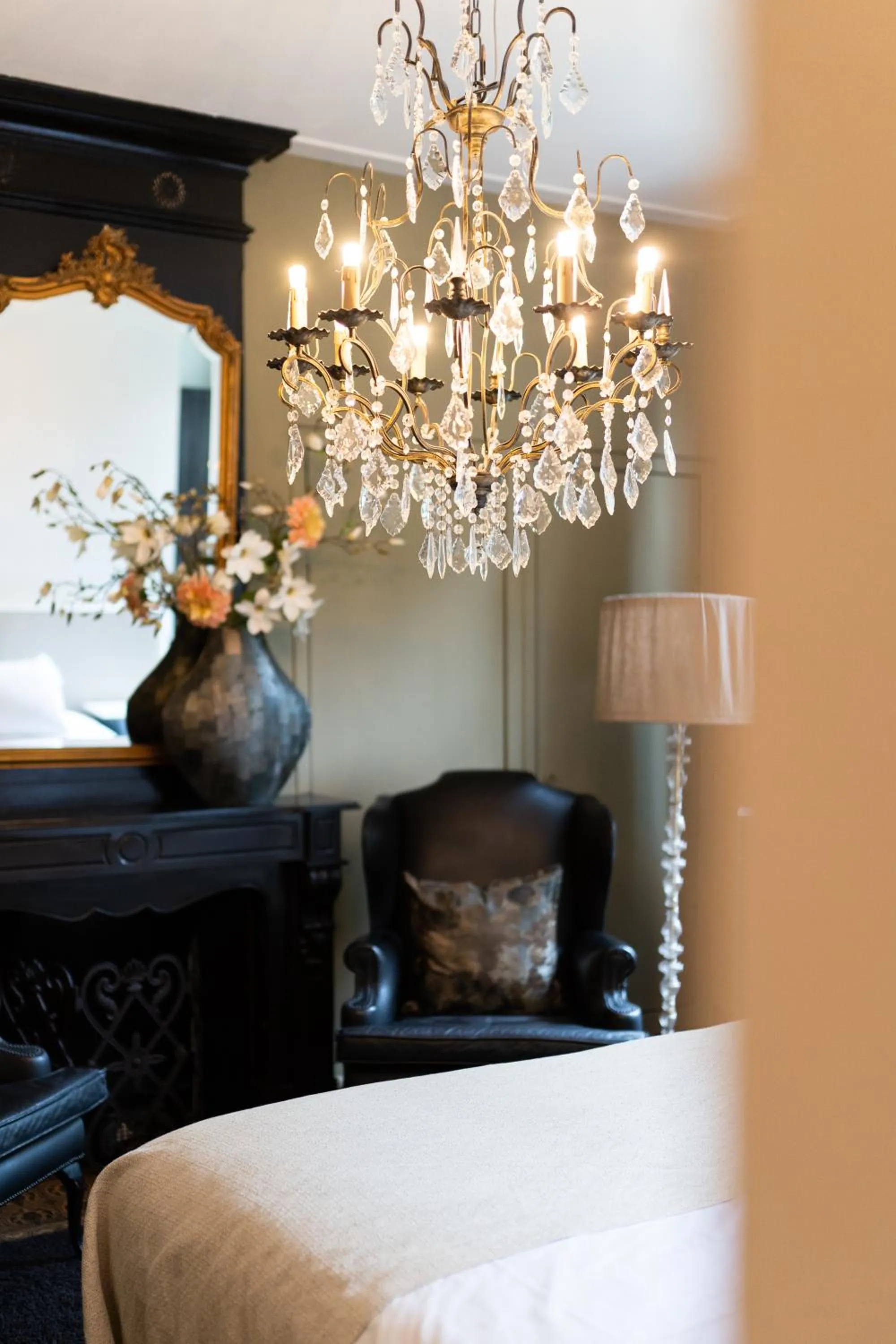 Seating area, Bed in Boutique hotel Villa Trompenberg