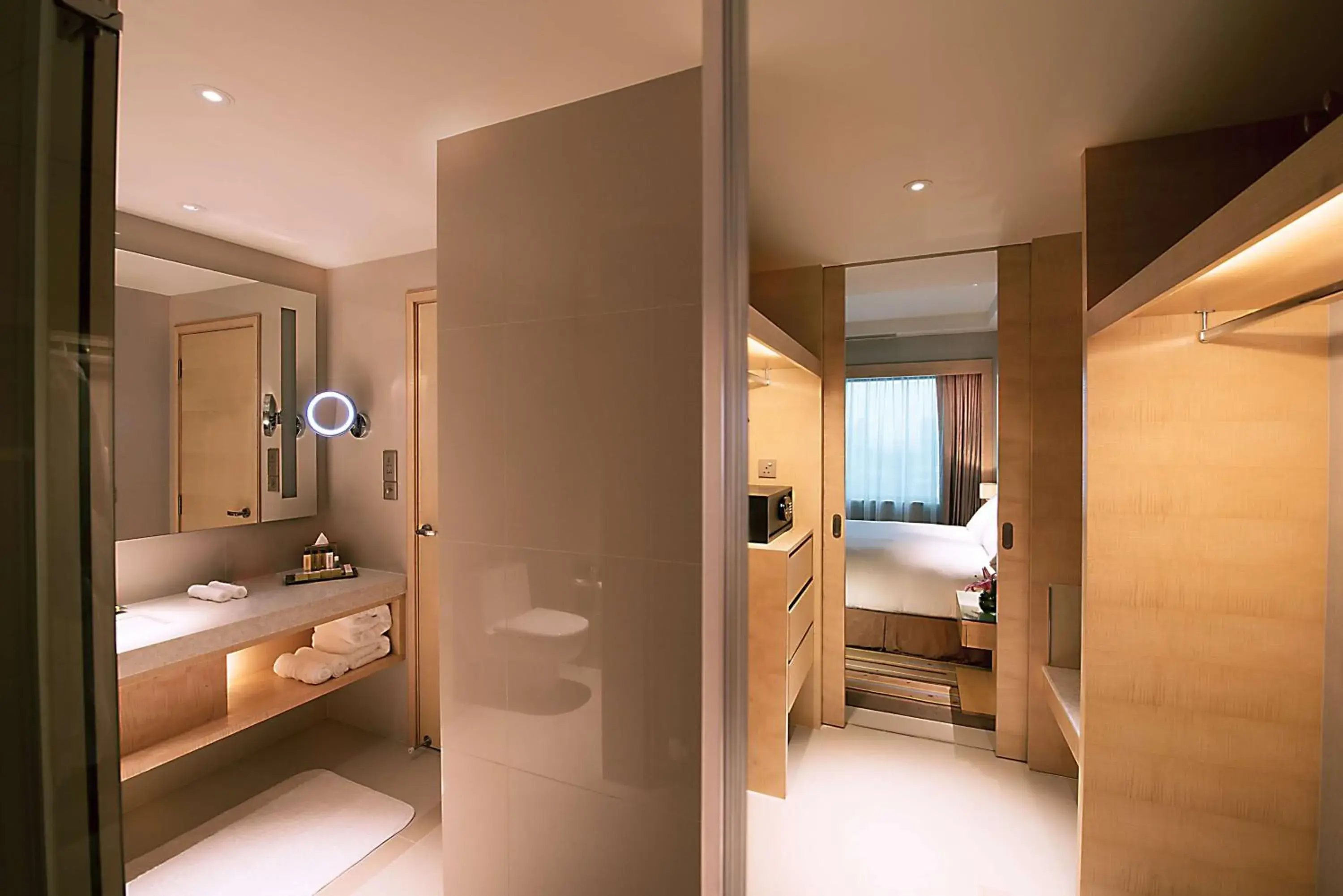 Bathroom, Bed in DoubleTree by Hilton Johor Bahru Bathroom, Bed in DoubleTree by Hilton Johor Bahru