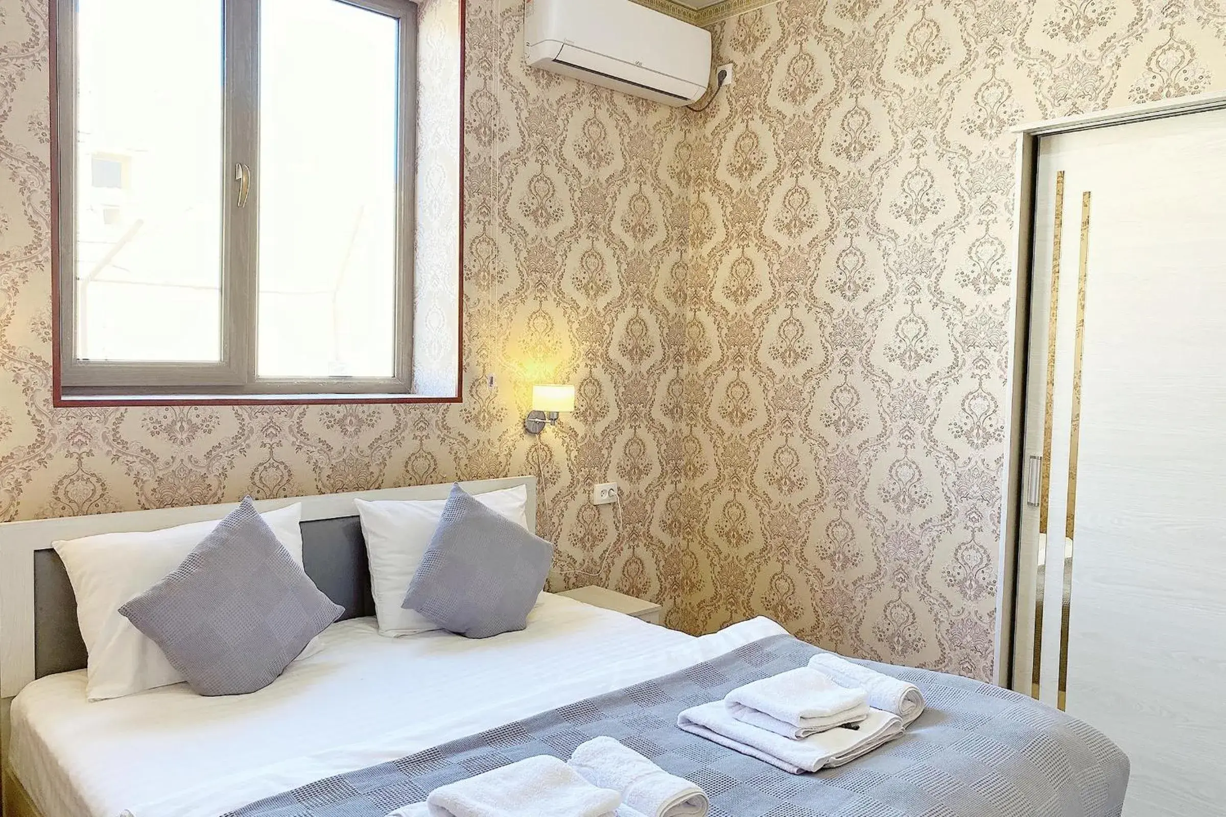 Bed in NANOSH EAST HOTEL Bed in NANOSH EAST HOTEL