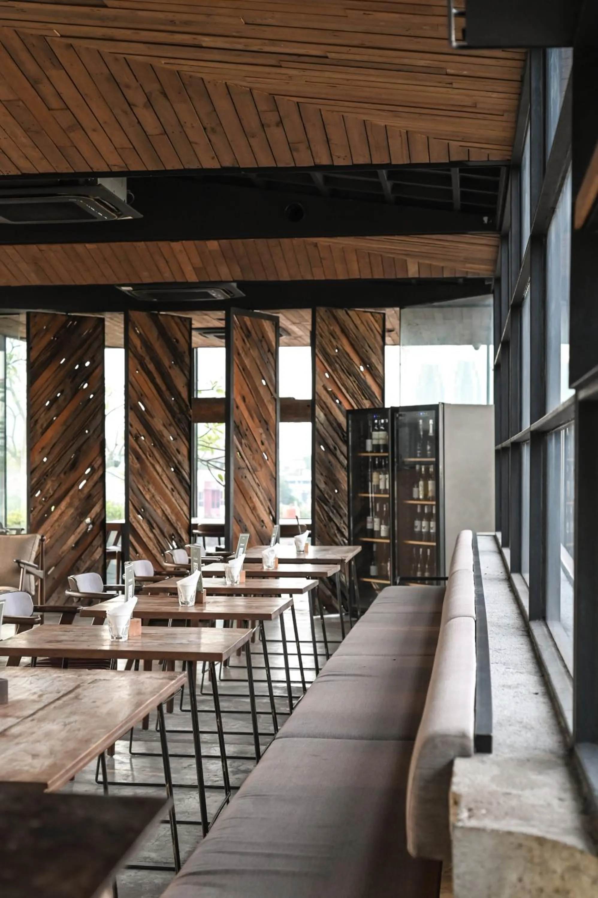 Restaurant/places to eat in Miers Kuningan, ARTOTEL Curated