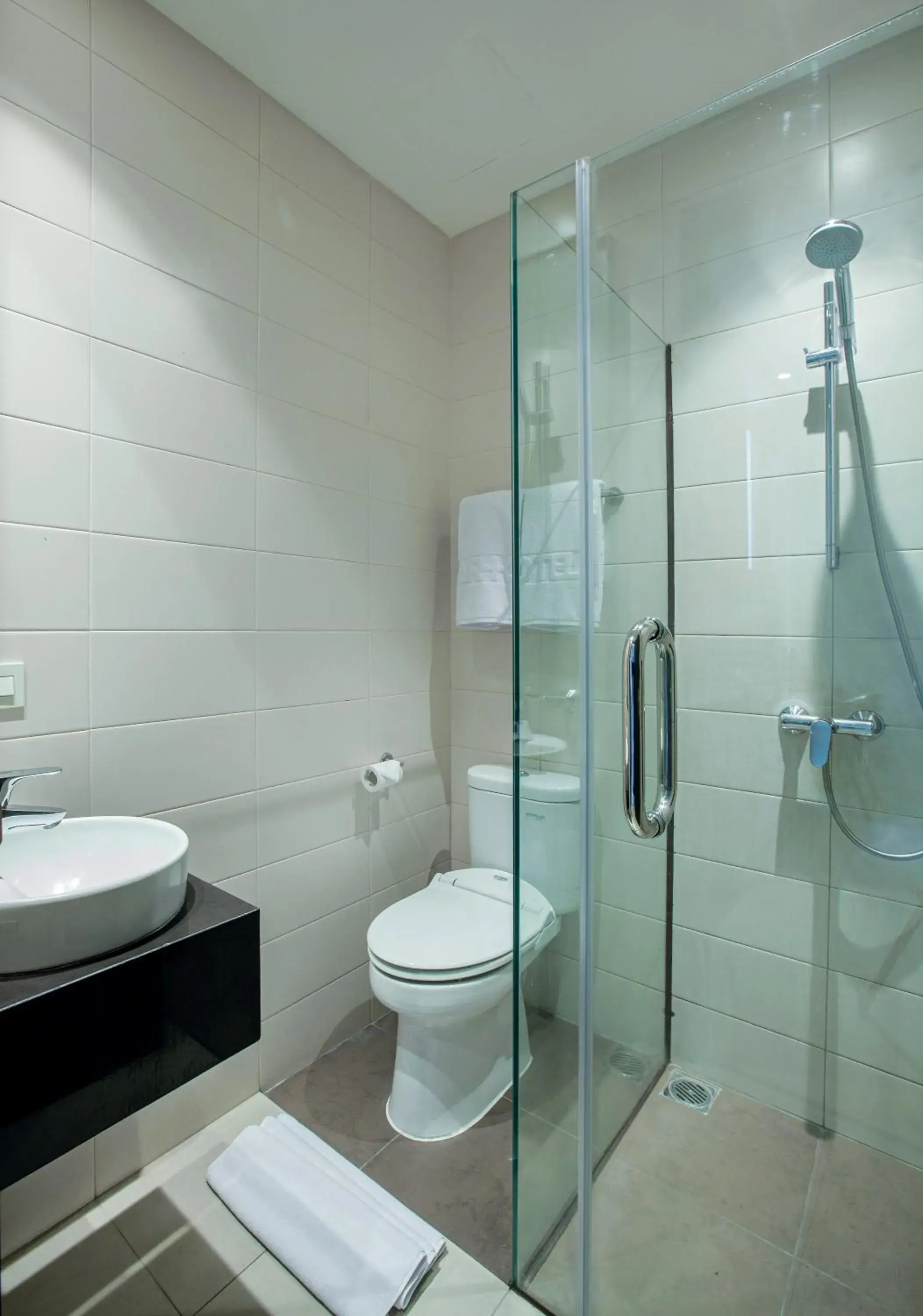 Bathroom in Miers Kuningan, ARTOTEL Curated Bathroom in Miers Kuningan, ARTOTEL Curated