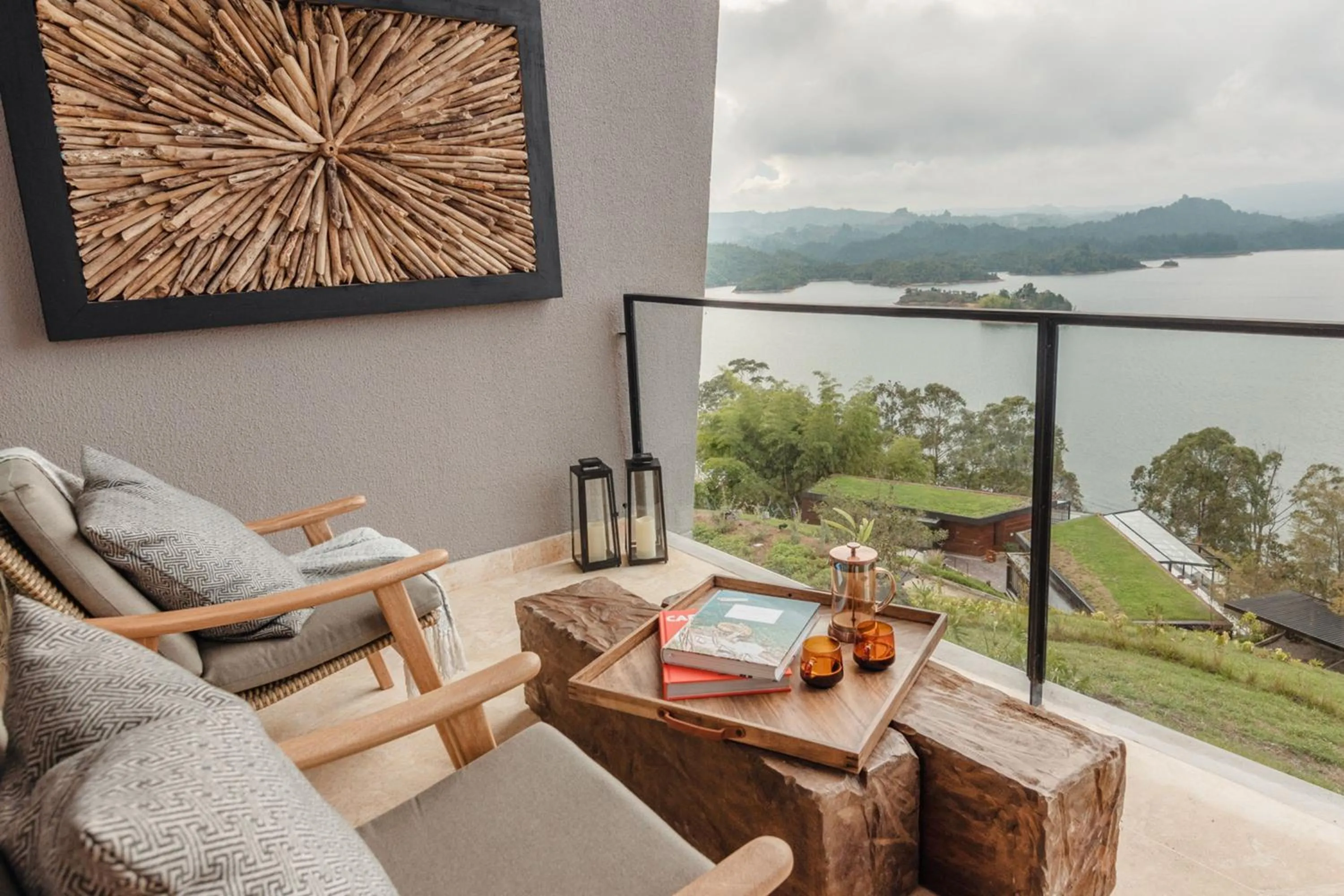 Photo of the whole room in Luxé by The Charlee