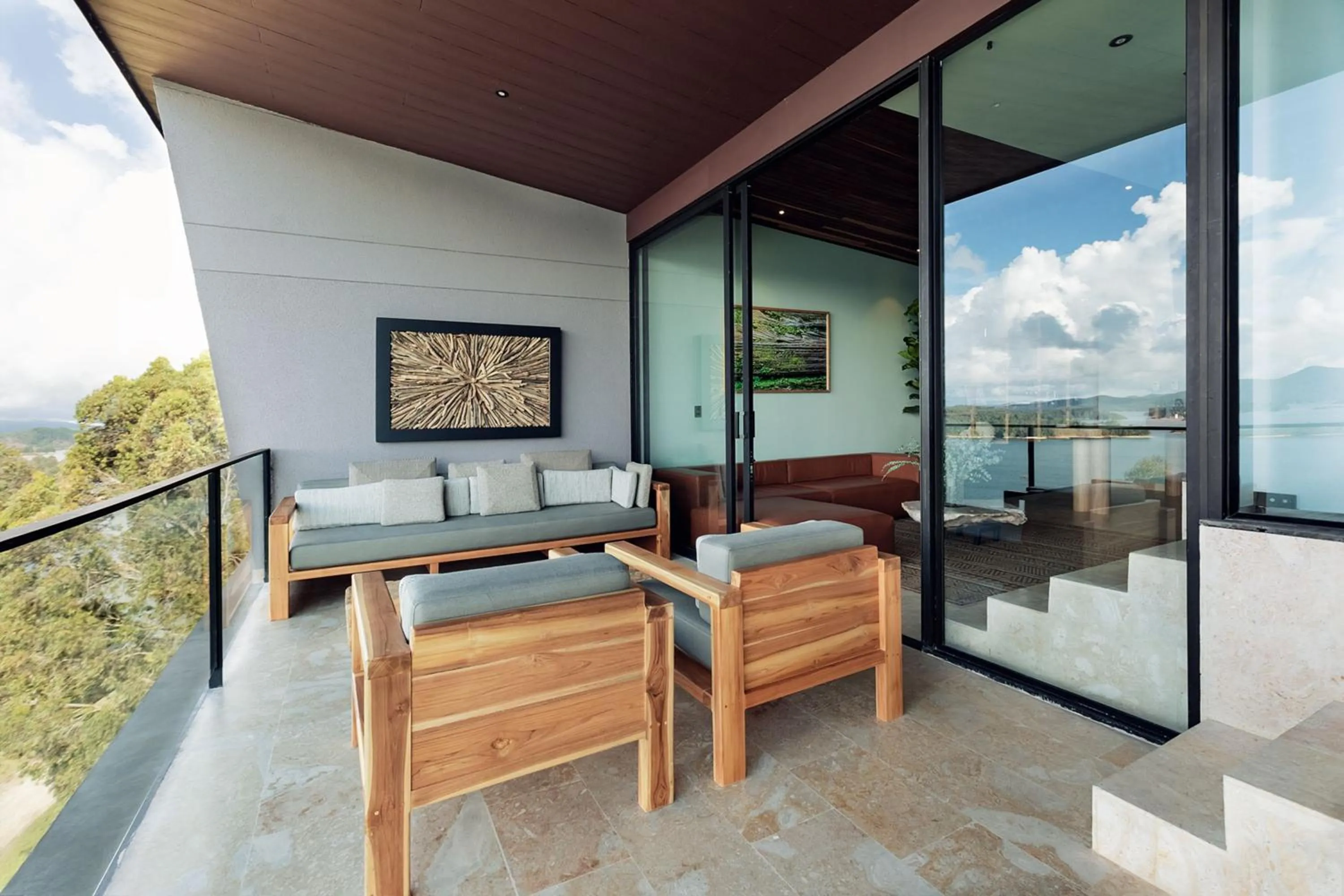 Photo of the whole room in Luxé by The Charlee