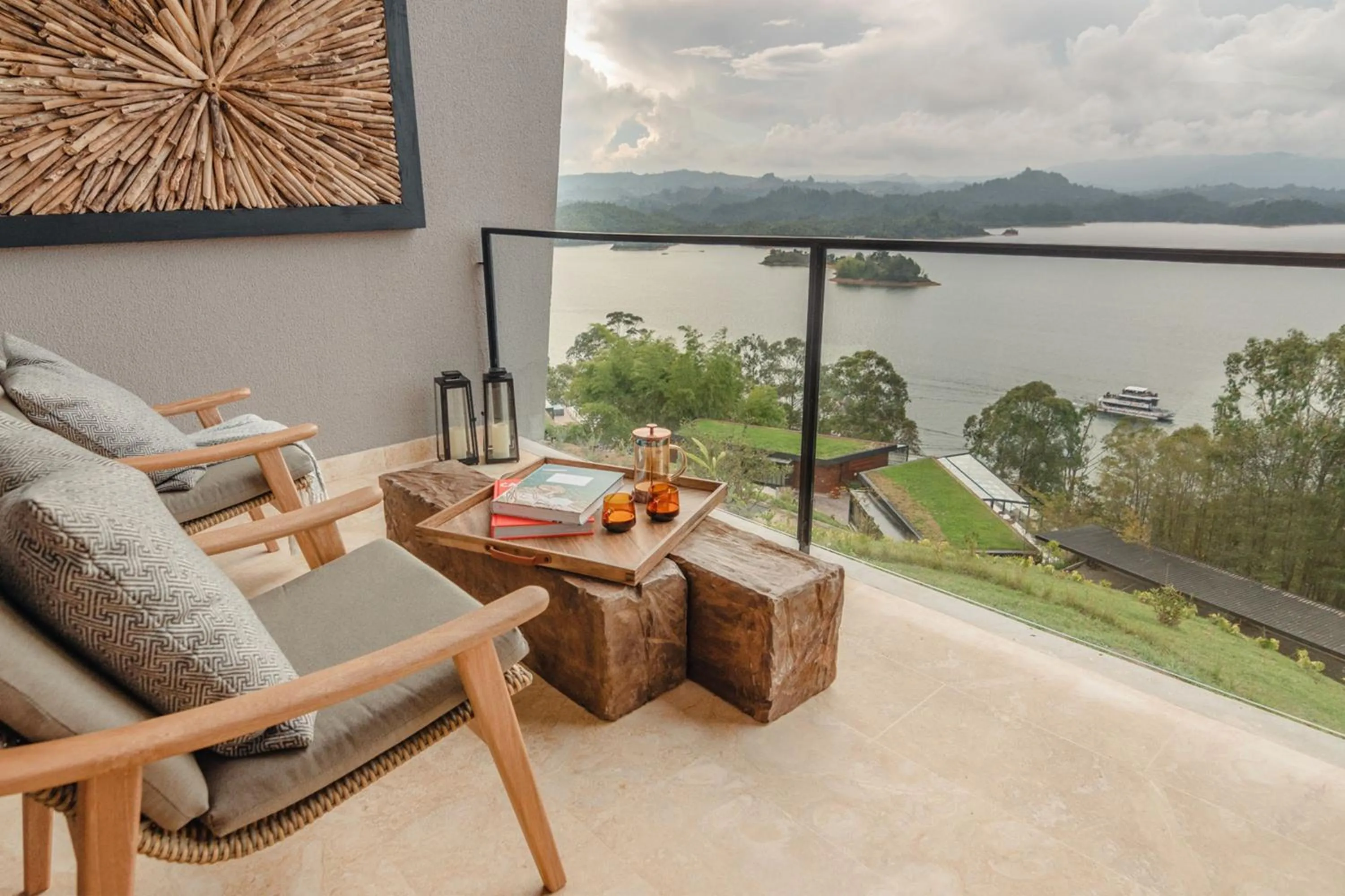 Photo of the whole room in Luxé by The Charlee