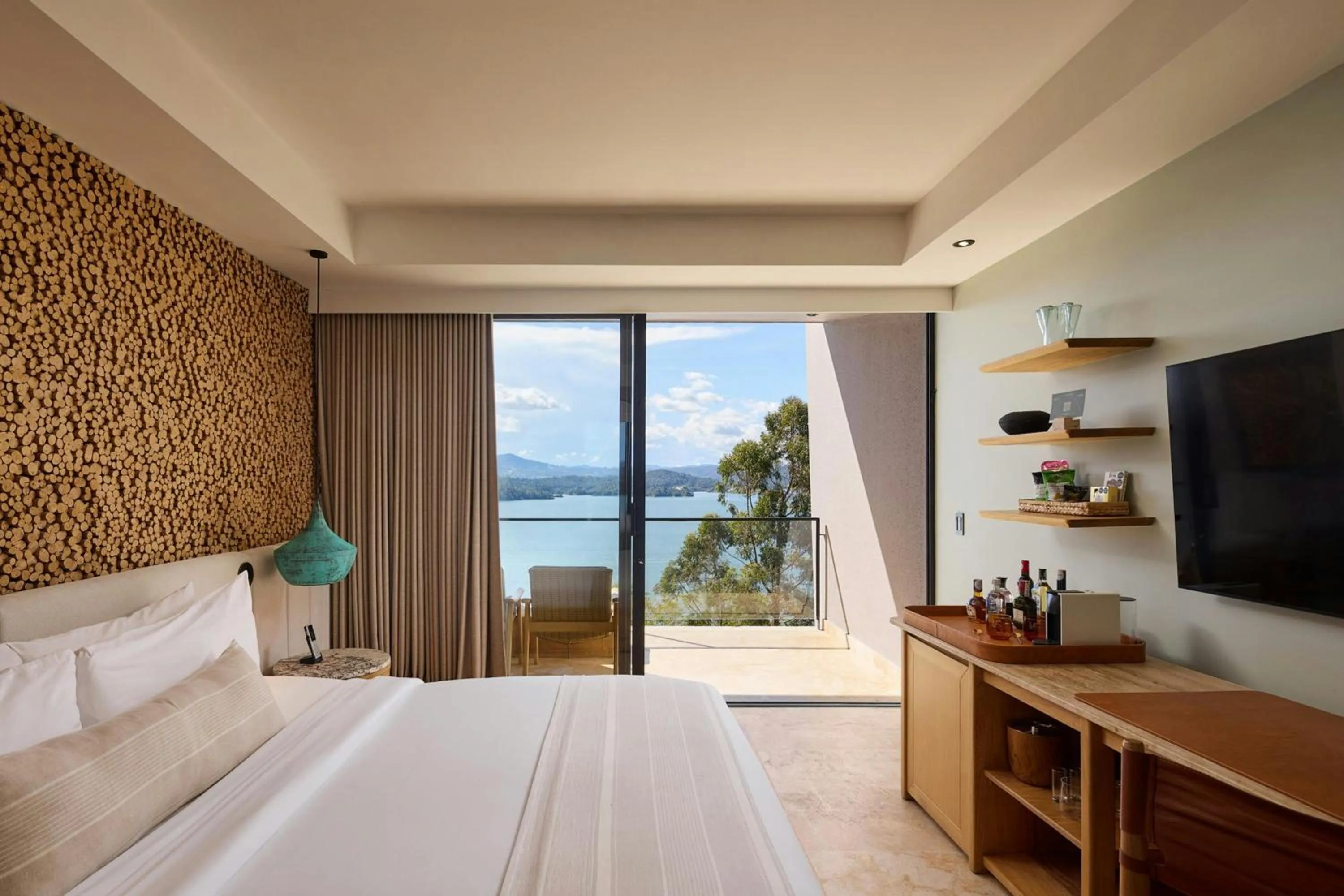 Photo of the whole room, Bed in The Brown, Guatape, Autograph Collection