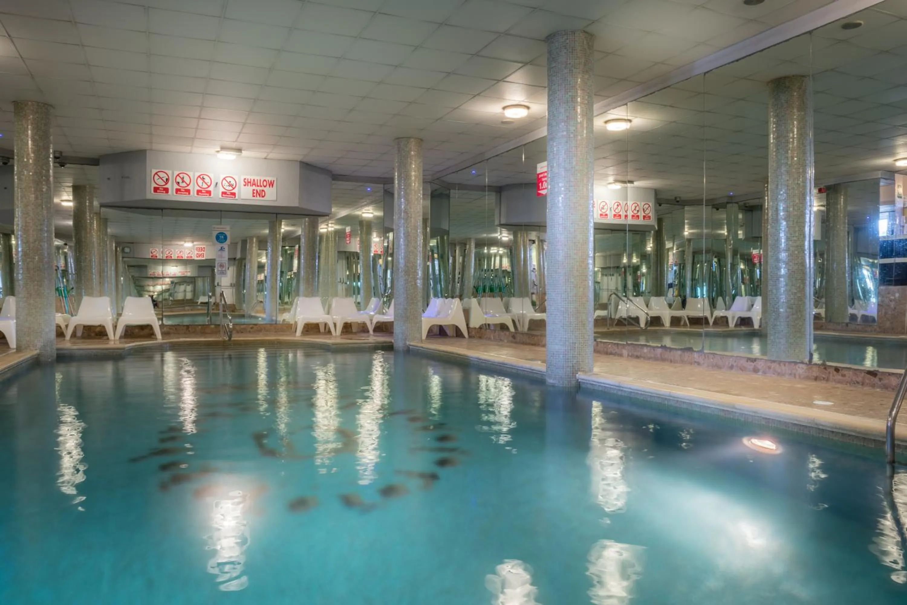 Swimming pool in Queens Hotel & Spa