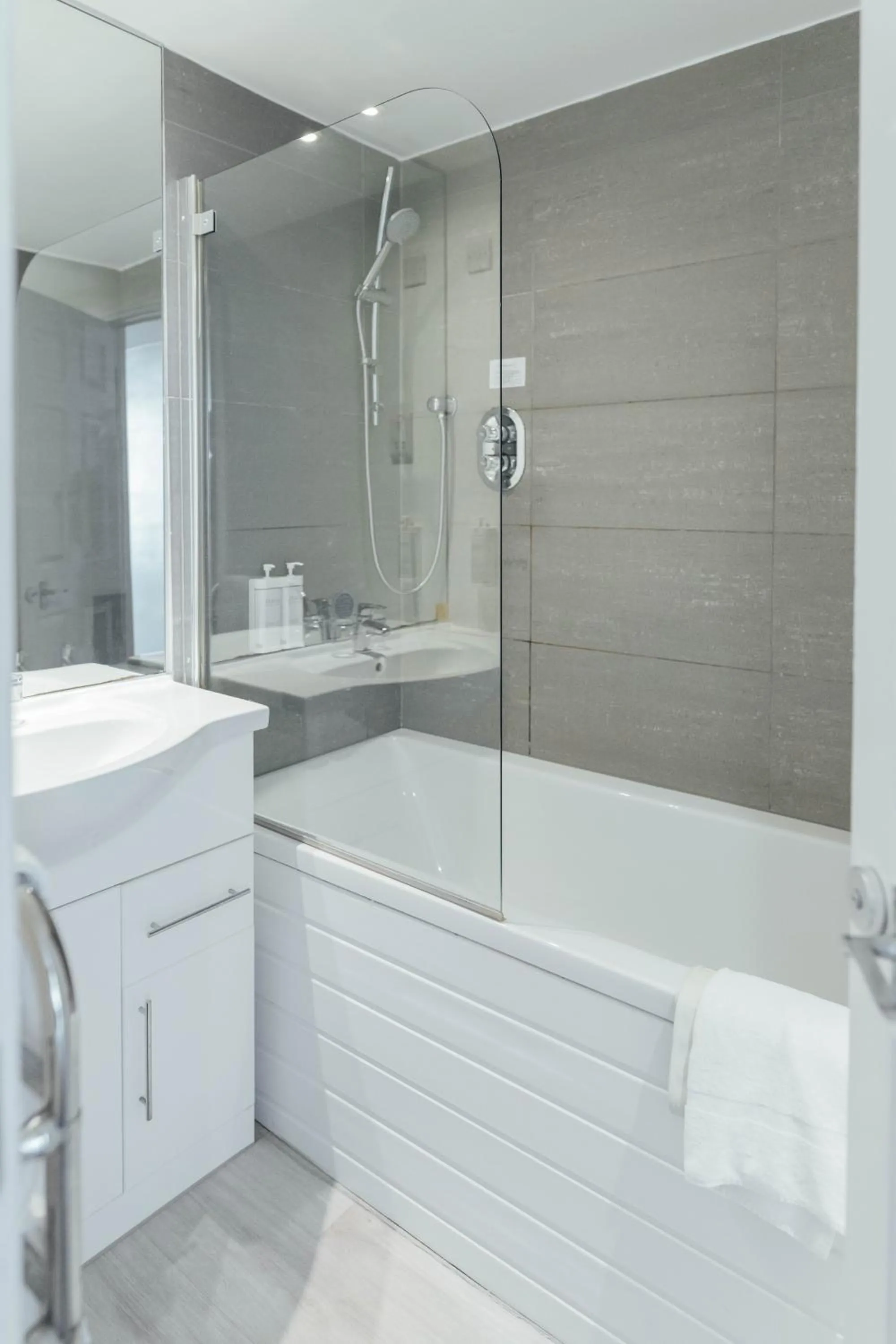 Bathroom in Queens Hotel & Spa