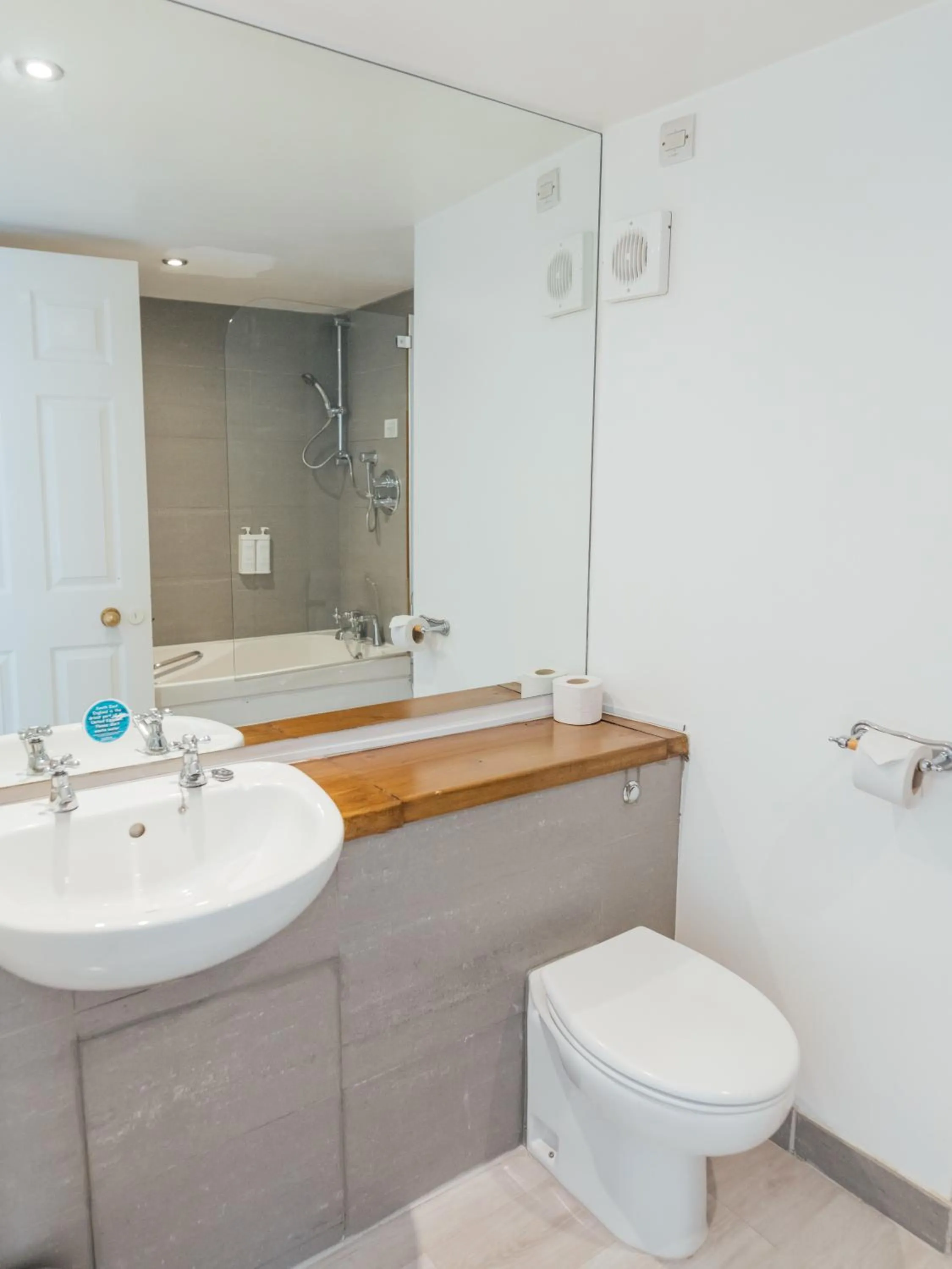 Bathroom in Queens Hotel & Spa