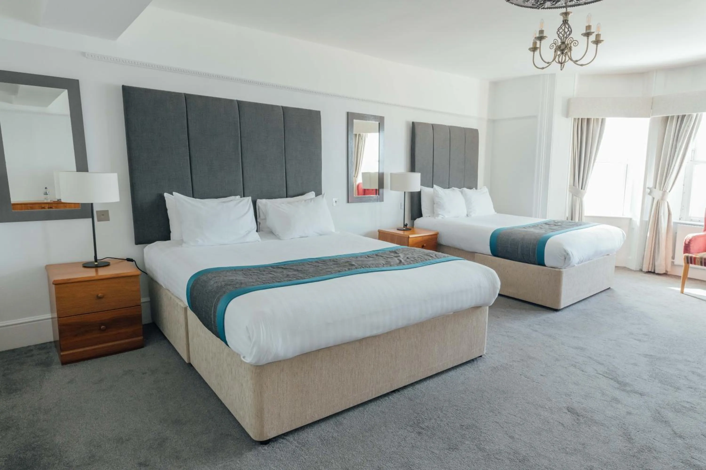 Bedroom, Bed in Queens Hotel & Spa