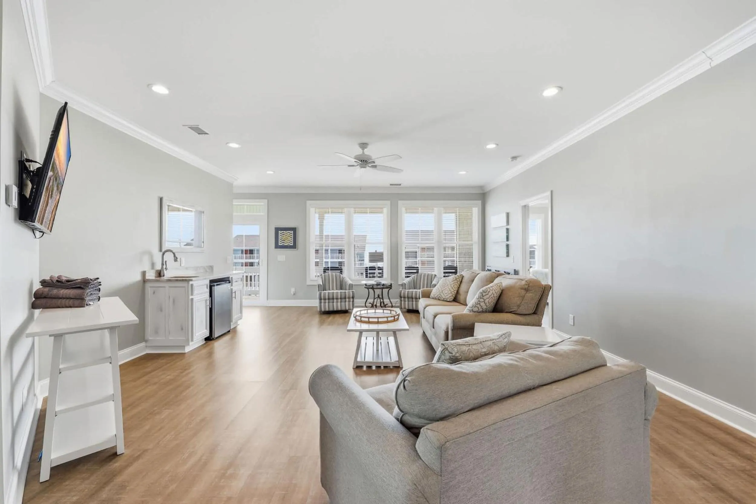 Anchor Down Luxury Ocean View Beach House w Pool