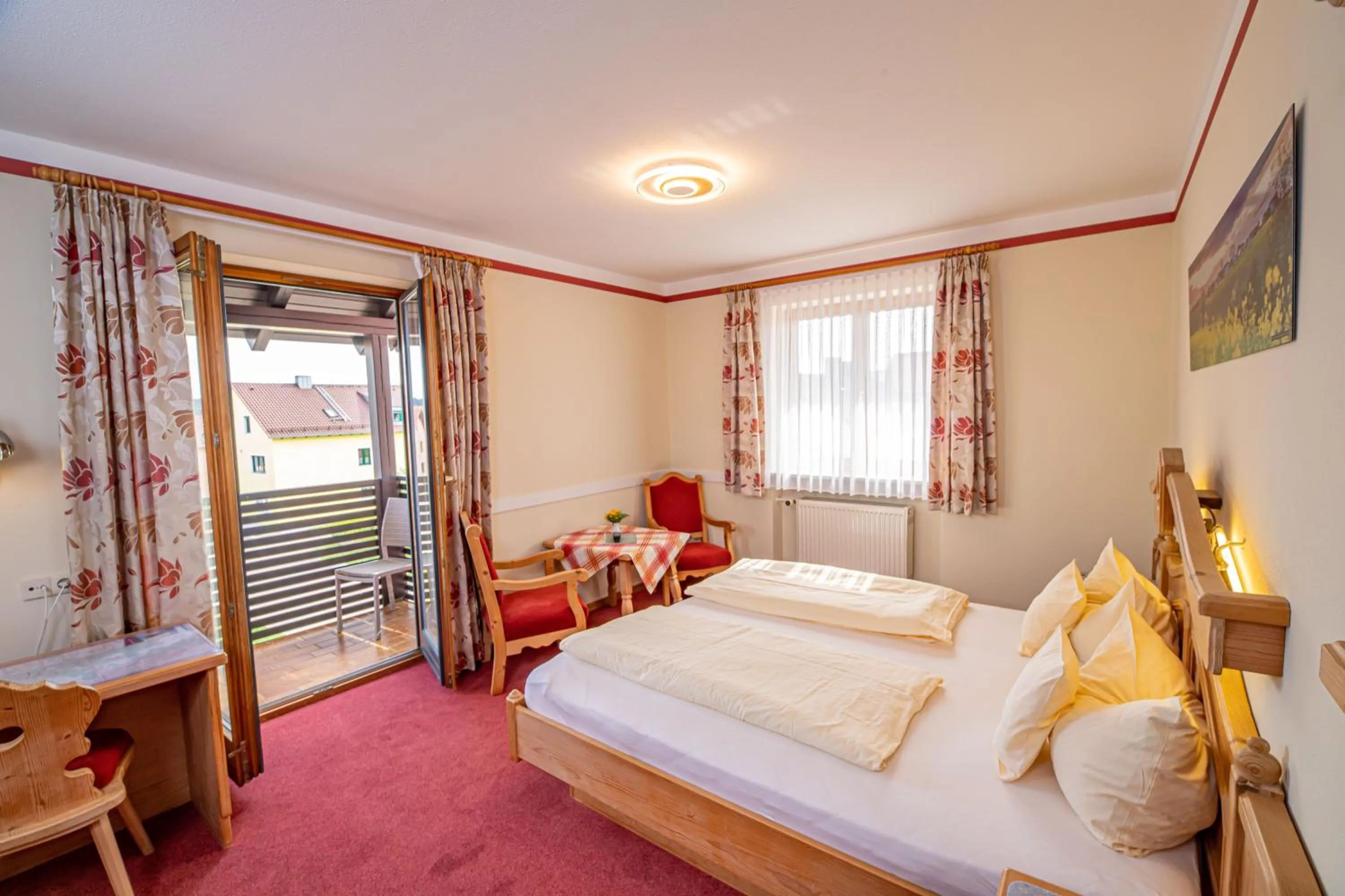 Bed in Gasthof Schneiderwirt, Kipfenberg OT Hirnstetten