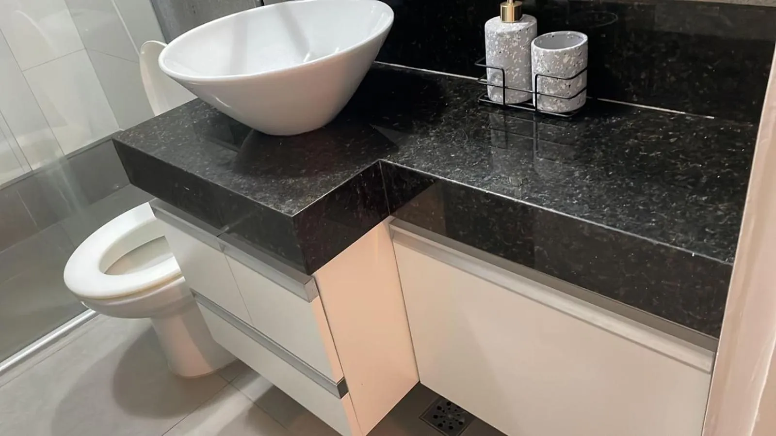 Toilet in Ed Casablanca proximo a Av T63 shopping e parque