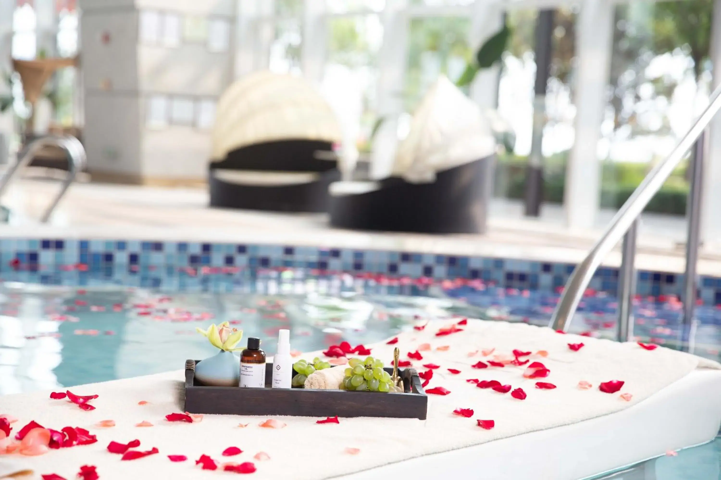 Swimming pool in Shangri-La Qinhuangdao Swimming pool in Shangri-La Qinhuangdao