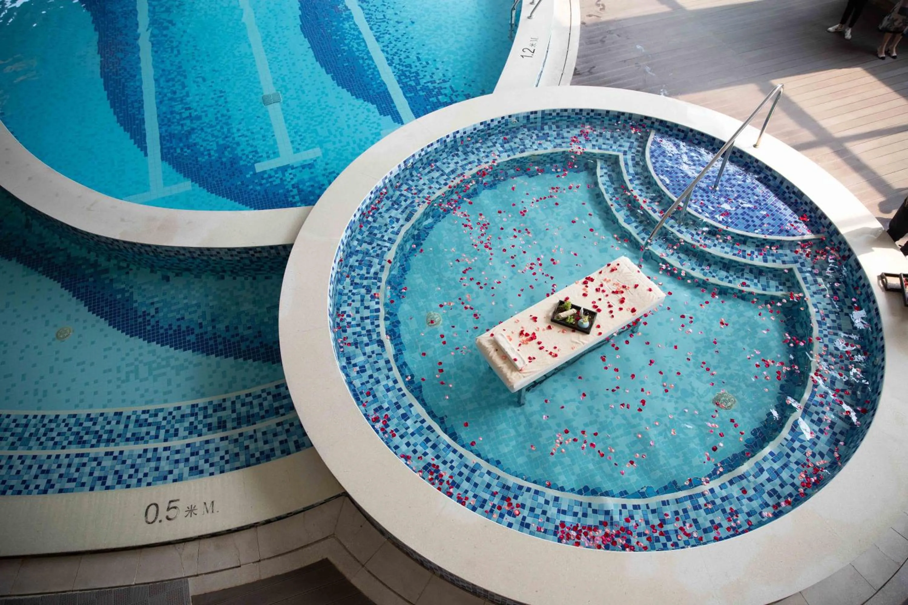 Swimming pool in Shangri-La Qinhuangdao