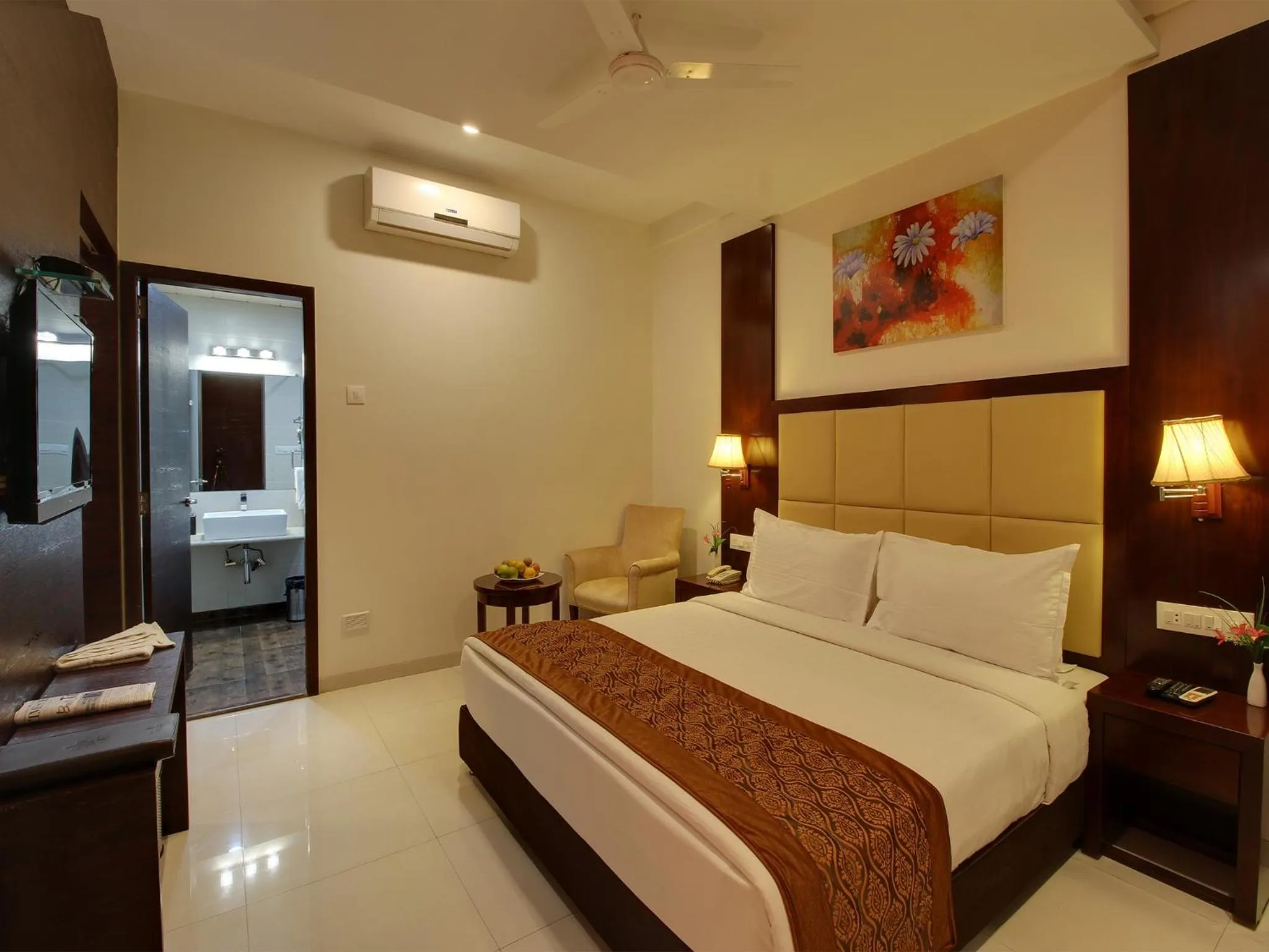 Bedroom, Bed in Hotel Sai Jashan Shirdi - Where blessings & comfort meet