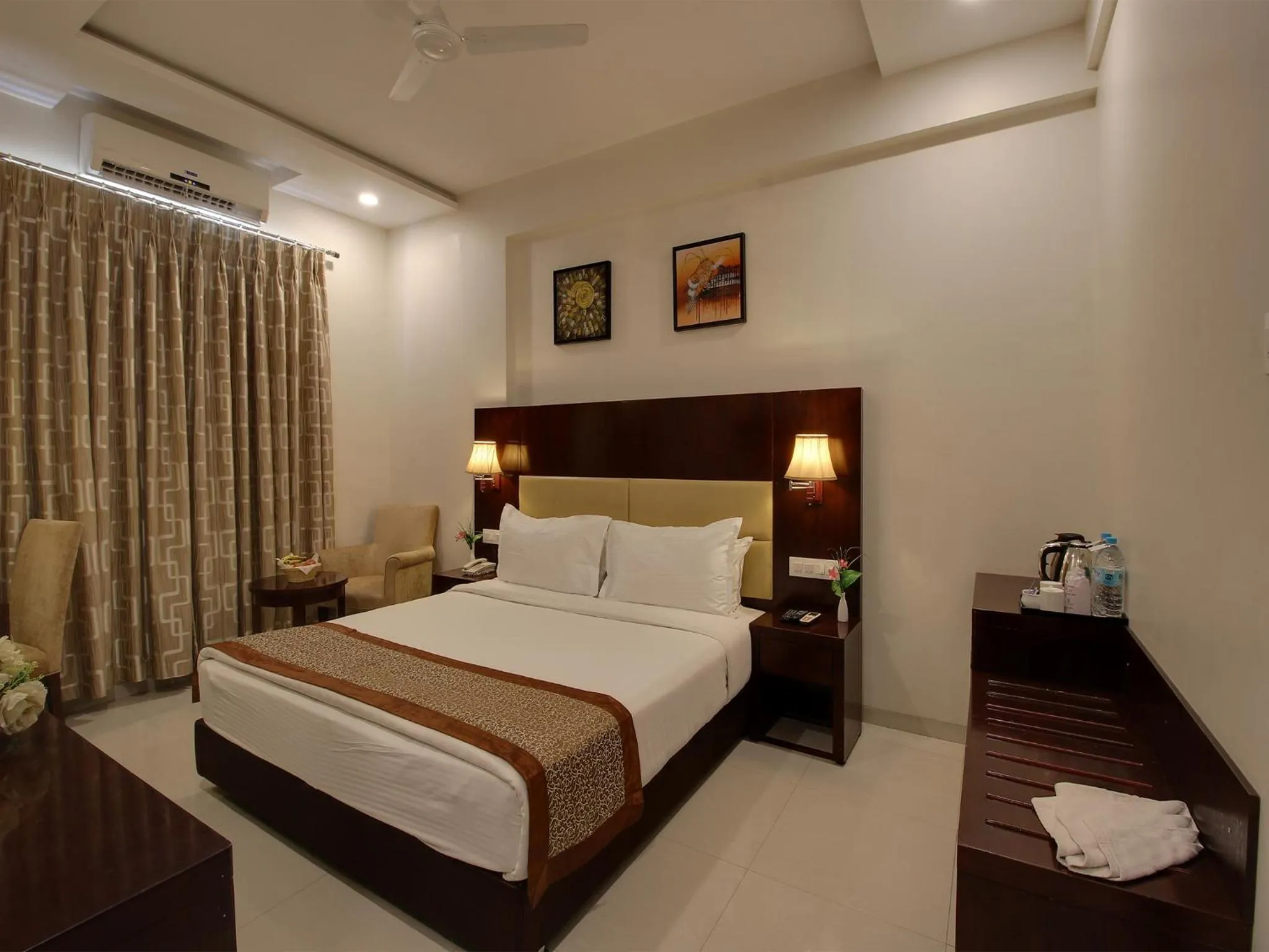 Bedroom, Bed in Hotel Sai Jashan Shirdi - Where blessings & comfort meet
