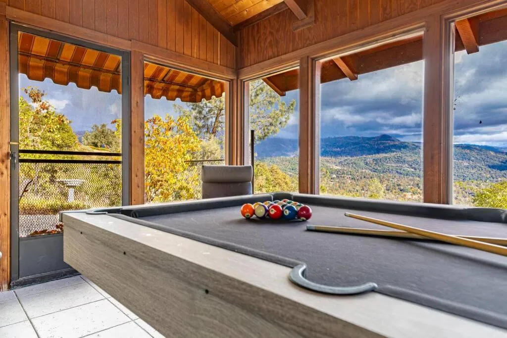Natural landscape in Yosemite Cowboy Cabin