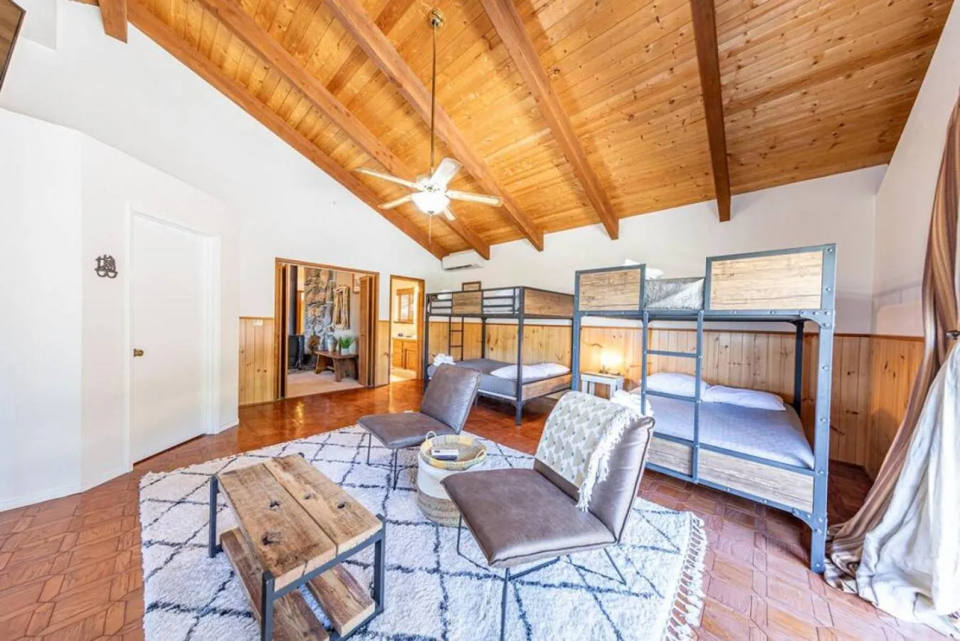 Bed in Yosemite Cowboy Cabin