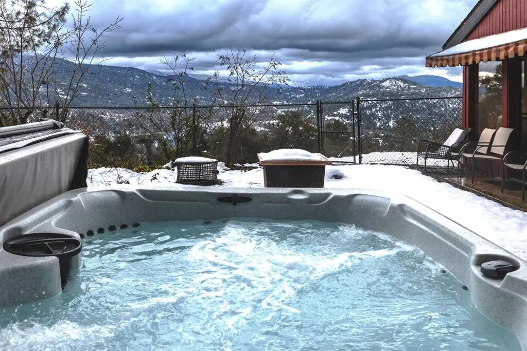 Hot Tub in Yosemite Cowboy Cabin
