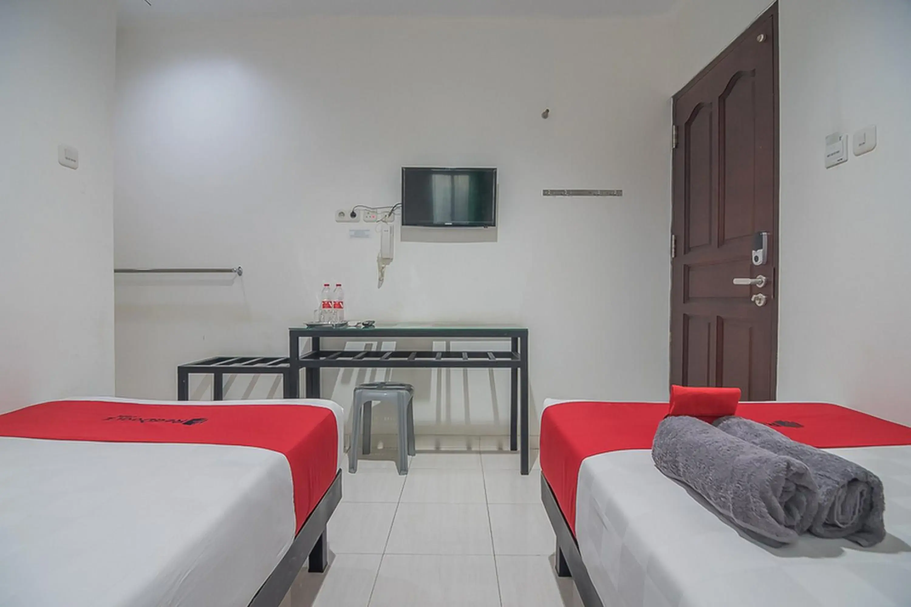 Bedroom, Bed in RedDoorz near Nagoya Citywalk Batam 2 Bedroom, Bed in RedDoorz near Nagoya Citywalk Batam 2