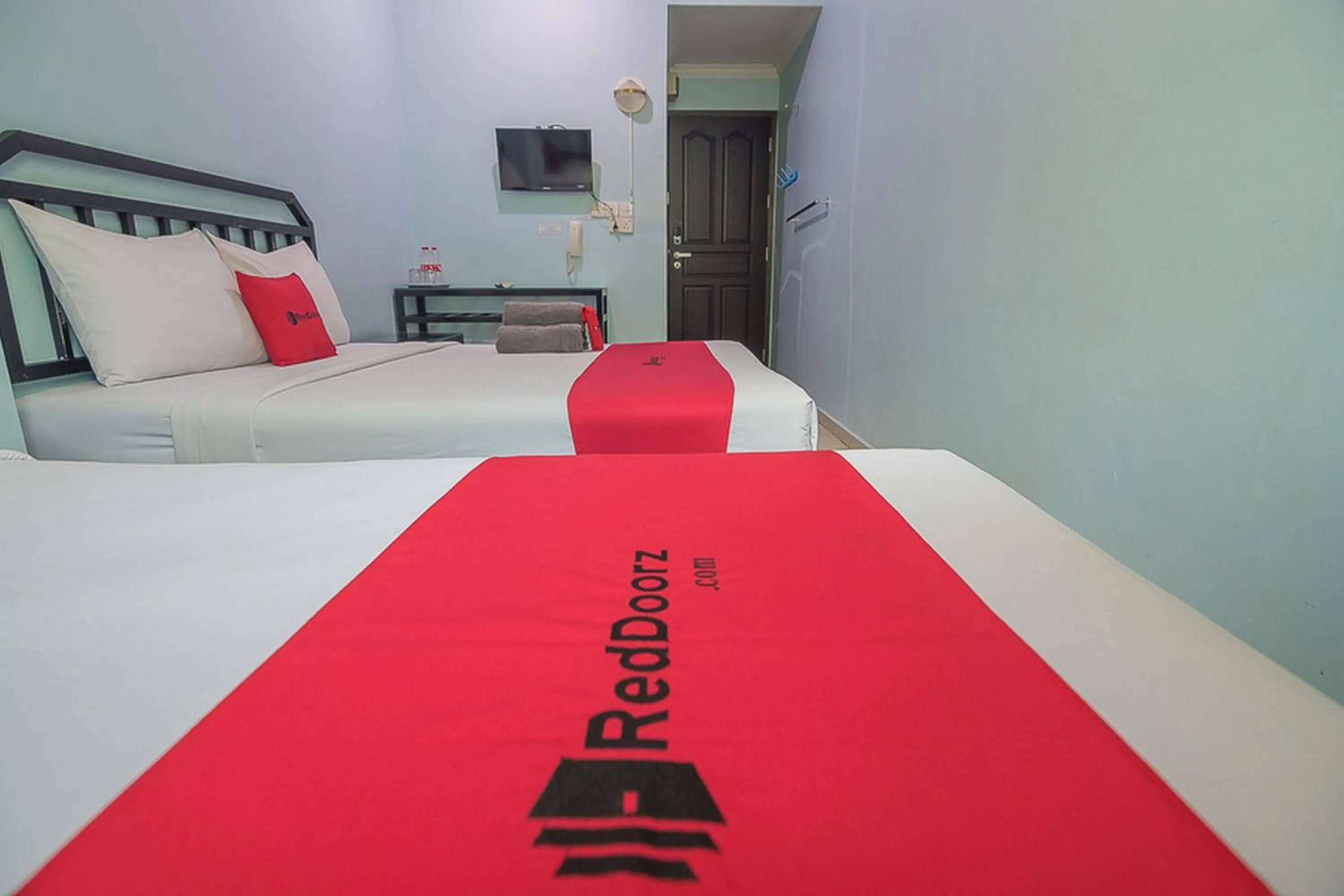 Bedroom, Bed in RedDoorz near Nagoya Citywalk Batam 2