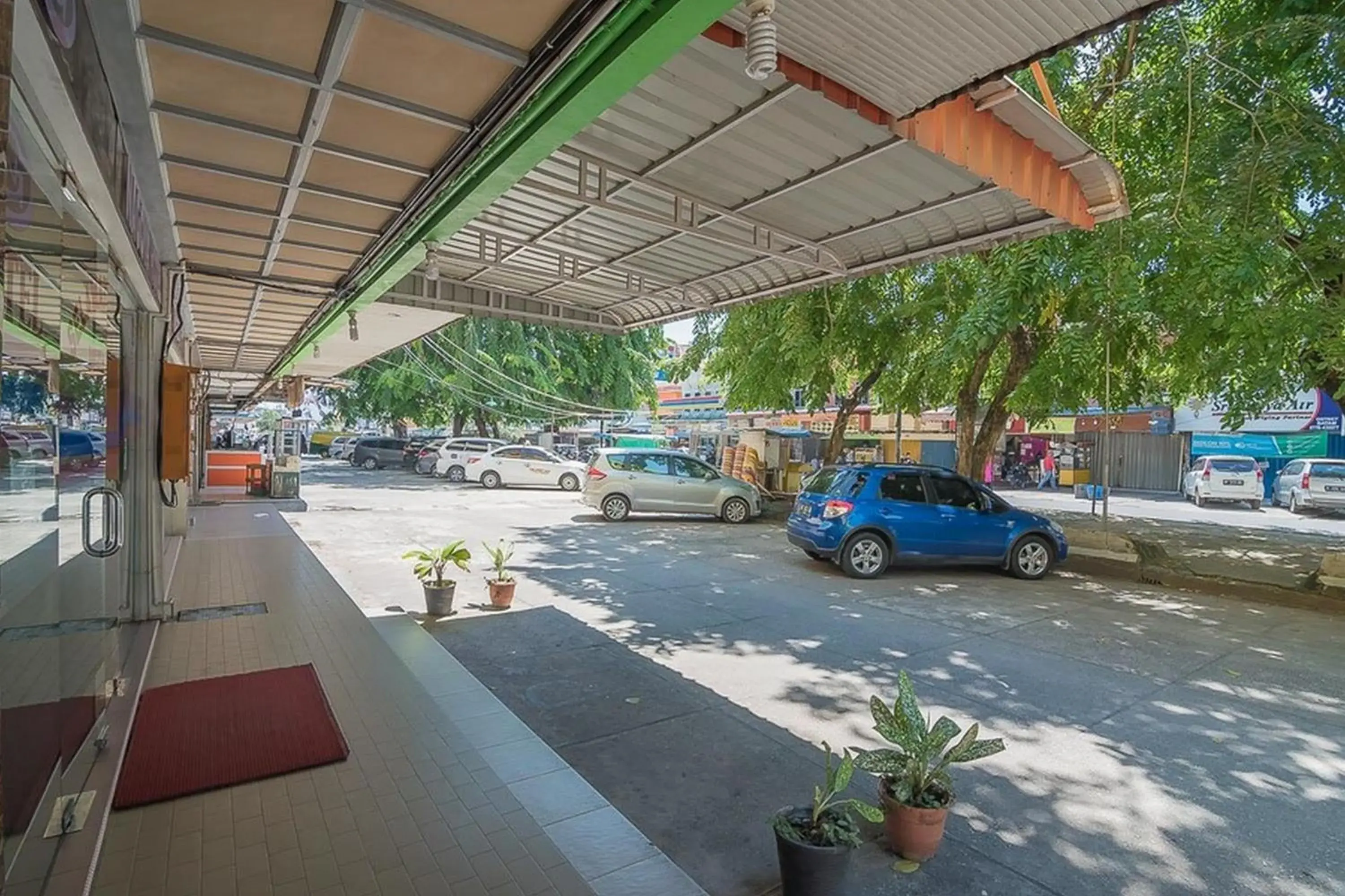 Property building in RedDoorz near Nagoya Citywalk Batam 2 Property building in RedDoorz near Nagoya Citywalk Batam 2