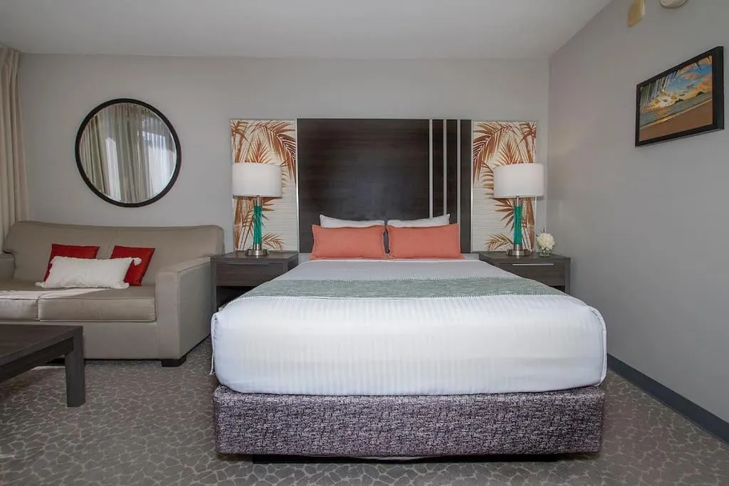 Bed in Modern studio Across From Hilton lagoon beach PW920